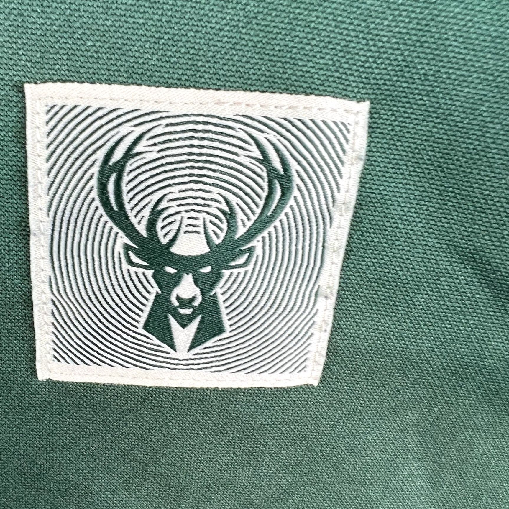 Nike Vintage Nike Milwaukee Bucks NBA Hooded Sweatshirt Adult Size L Green Therma-Fit Size US L / EU 52-54 / 3 - 3 Thumbnail
