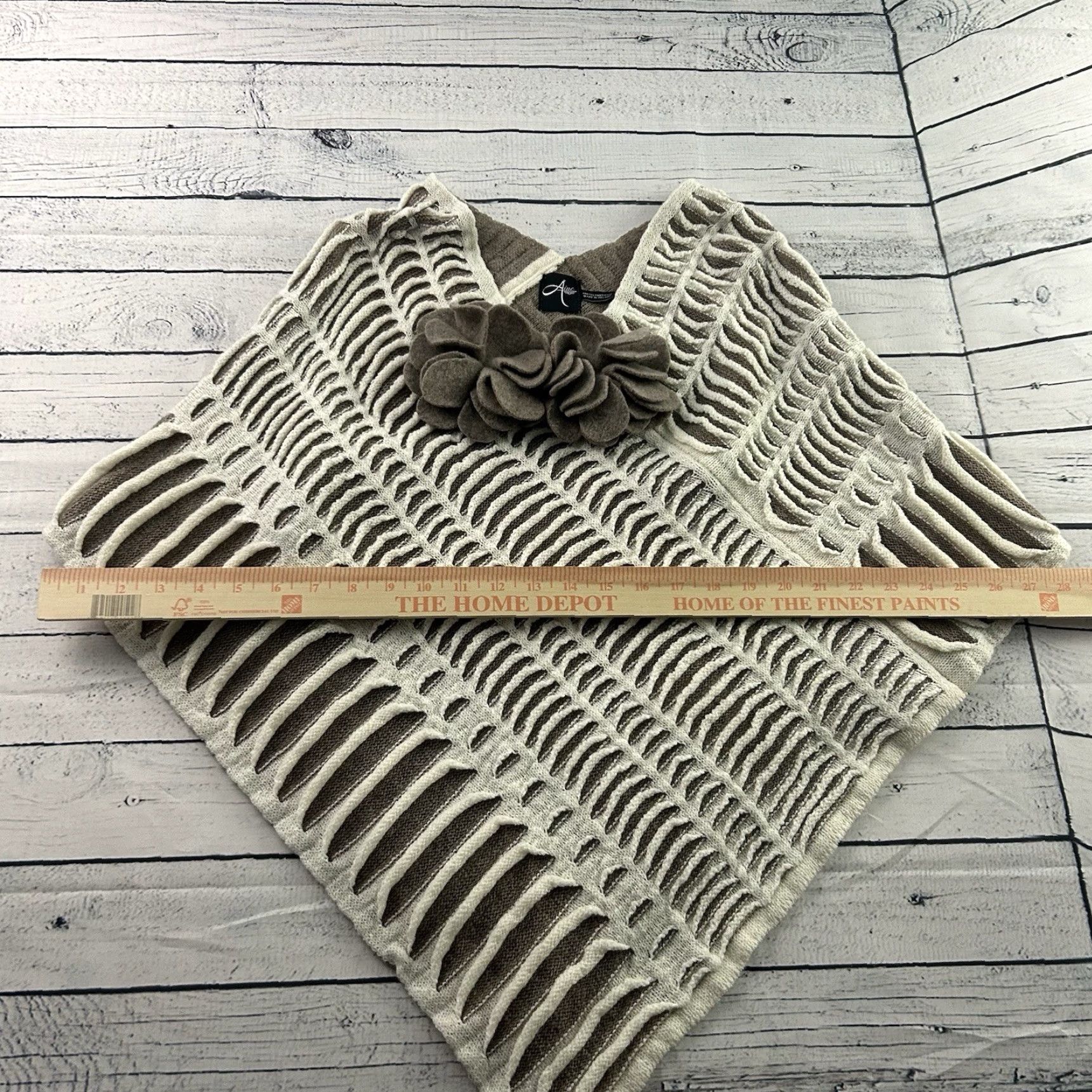 Vintage Aine Knitwear Poncho Shawl 100% Lambswool Ireland Women's One Size Cream Tan Knitwear Poncho Shawl Women's One Size Brown Size ONE SIZE - 4 Thumbnail
