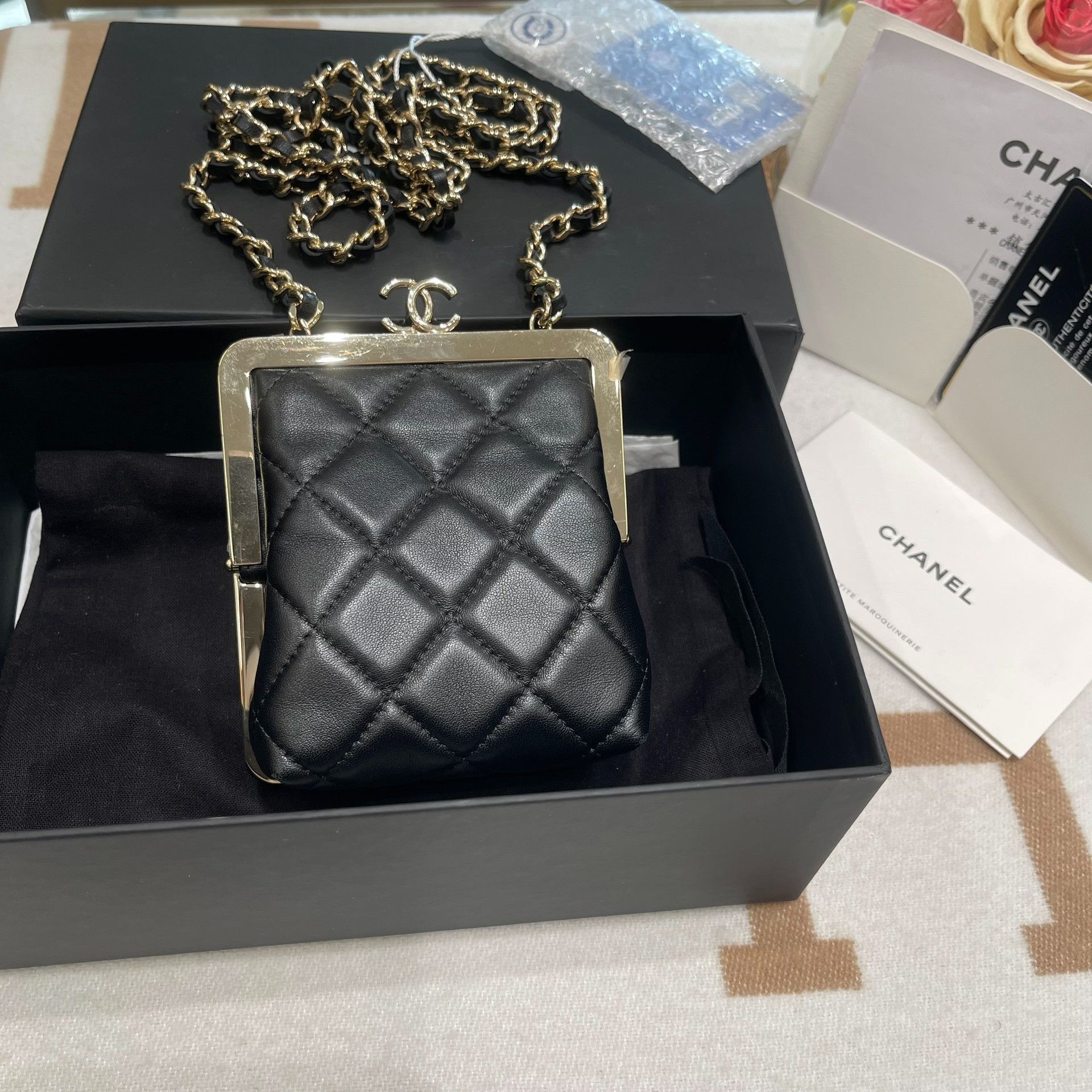 Chanel Pre-loved Bag Very good condition Size ONE SIZE - 1 Thumbnail
