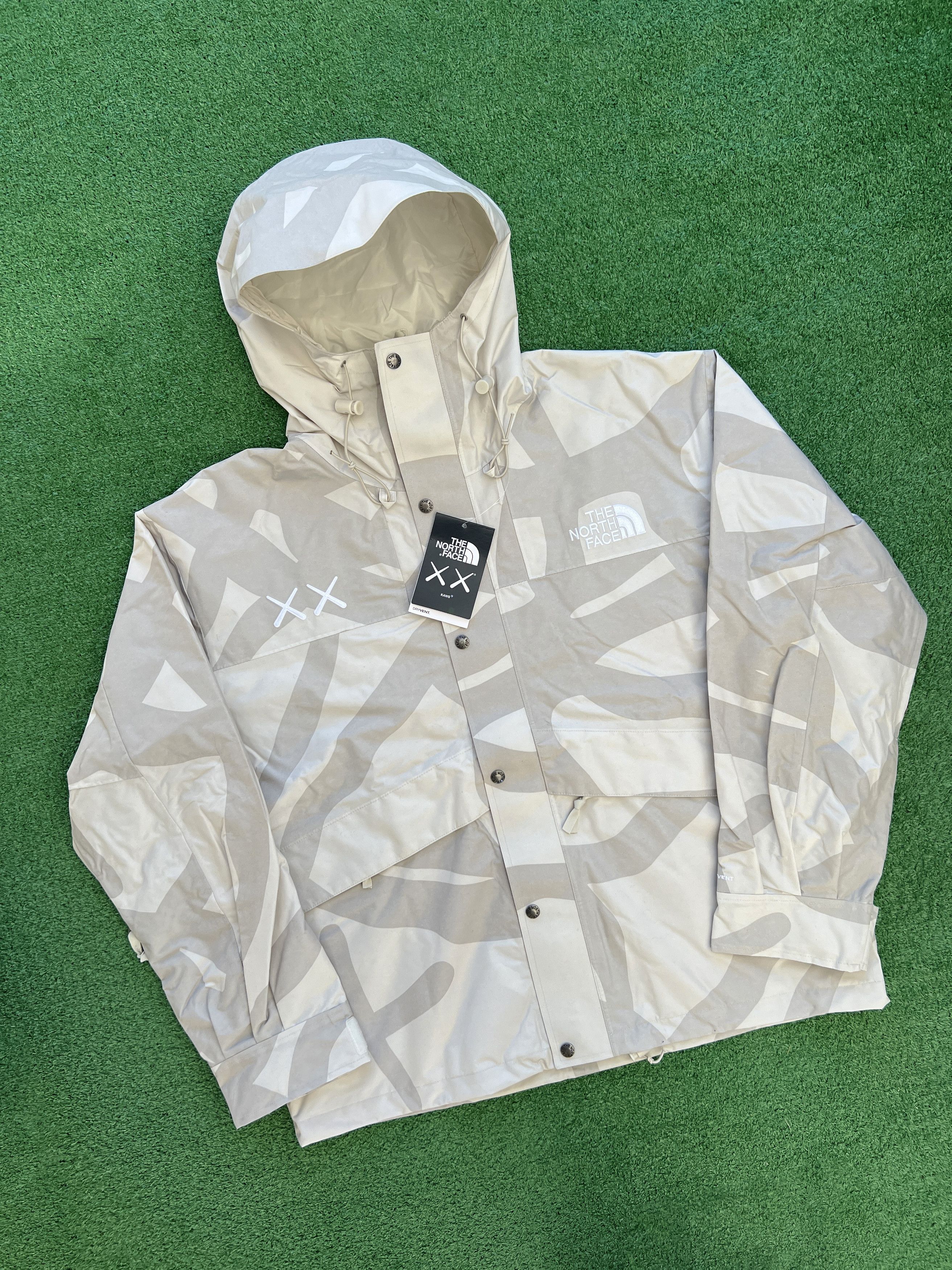 Kaws × The North Face KAWS x The North Face Mountain Jacket Size US L / EU 52-54 / 3 - 8 Thumbnail