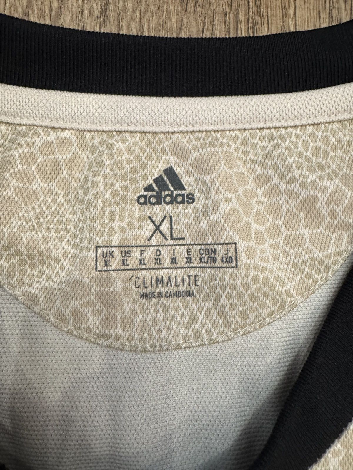 Adidas MANCHESTER UNITED 2019/20 AWAY FOOTBALL JERSEY ADIDAS SZ XL Size US XL / EU 56 / 4 - 7 Thumbnail