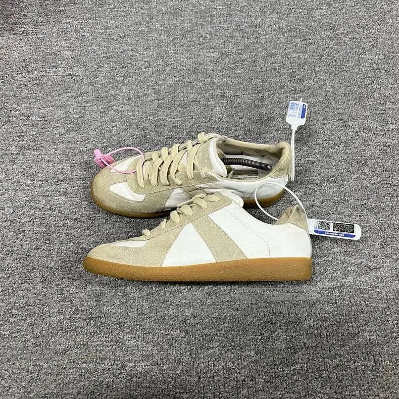 Maison Margiela Maison Margiela White Casual Sneakers Size 36.5. Size US 7 / IT 37 - 2 Thumbnail