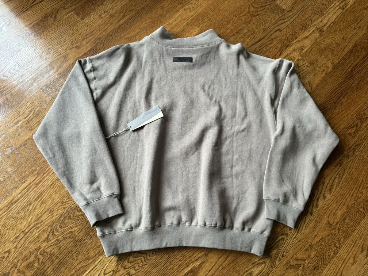Essentials Large Mockneck Desert Taupe Sweatshirt Crewneck Wood Cement Size US L / EU 52-54 / 3 - 2 Thumbnail