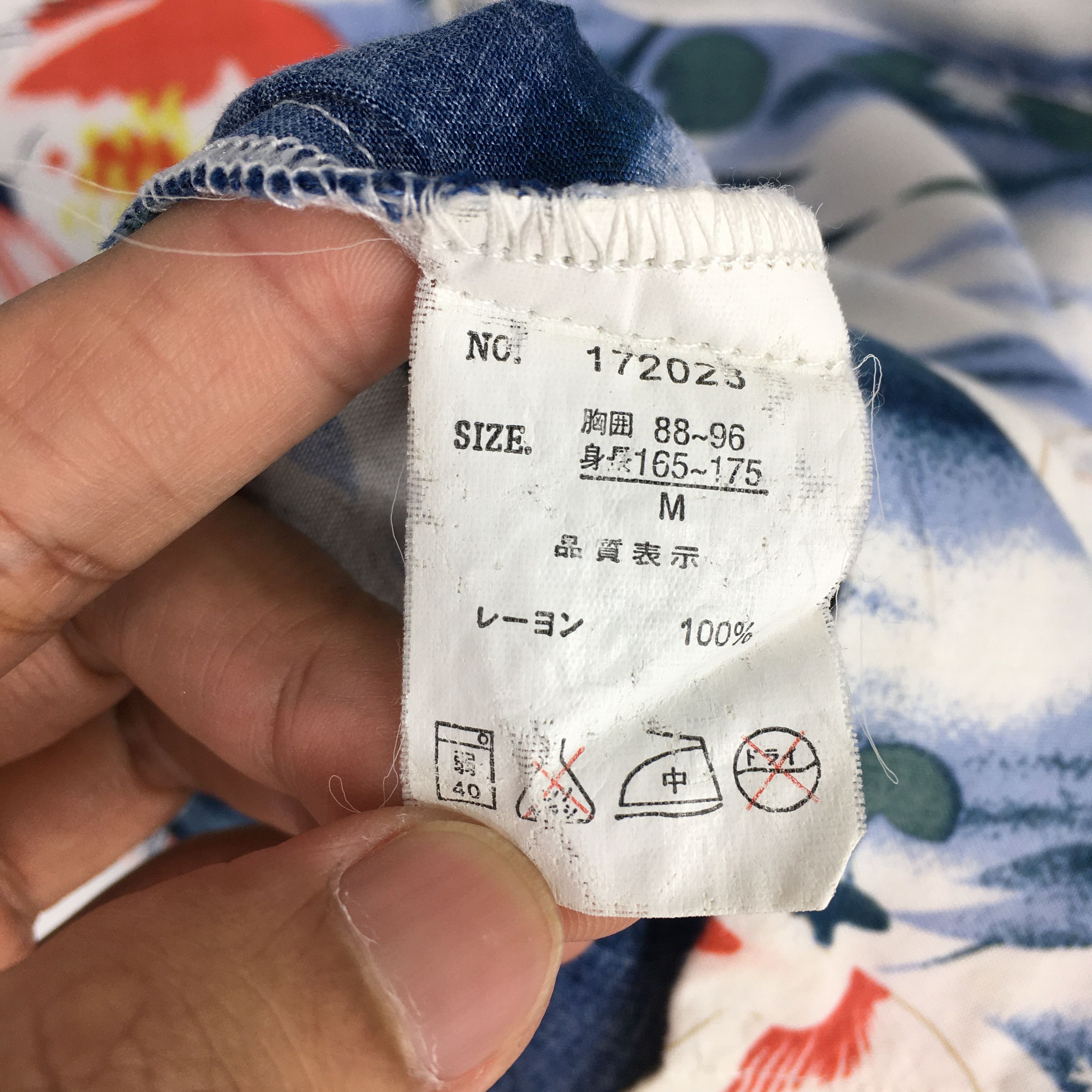 Japanese Brand Vintage Hawaiian Japanese Gold Fish Rayon Shirt Medium Size US M / EU 48-50 / 2 - 6 Thumbnail