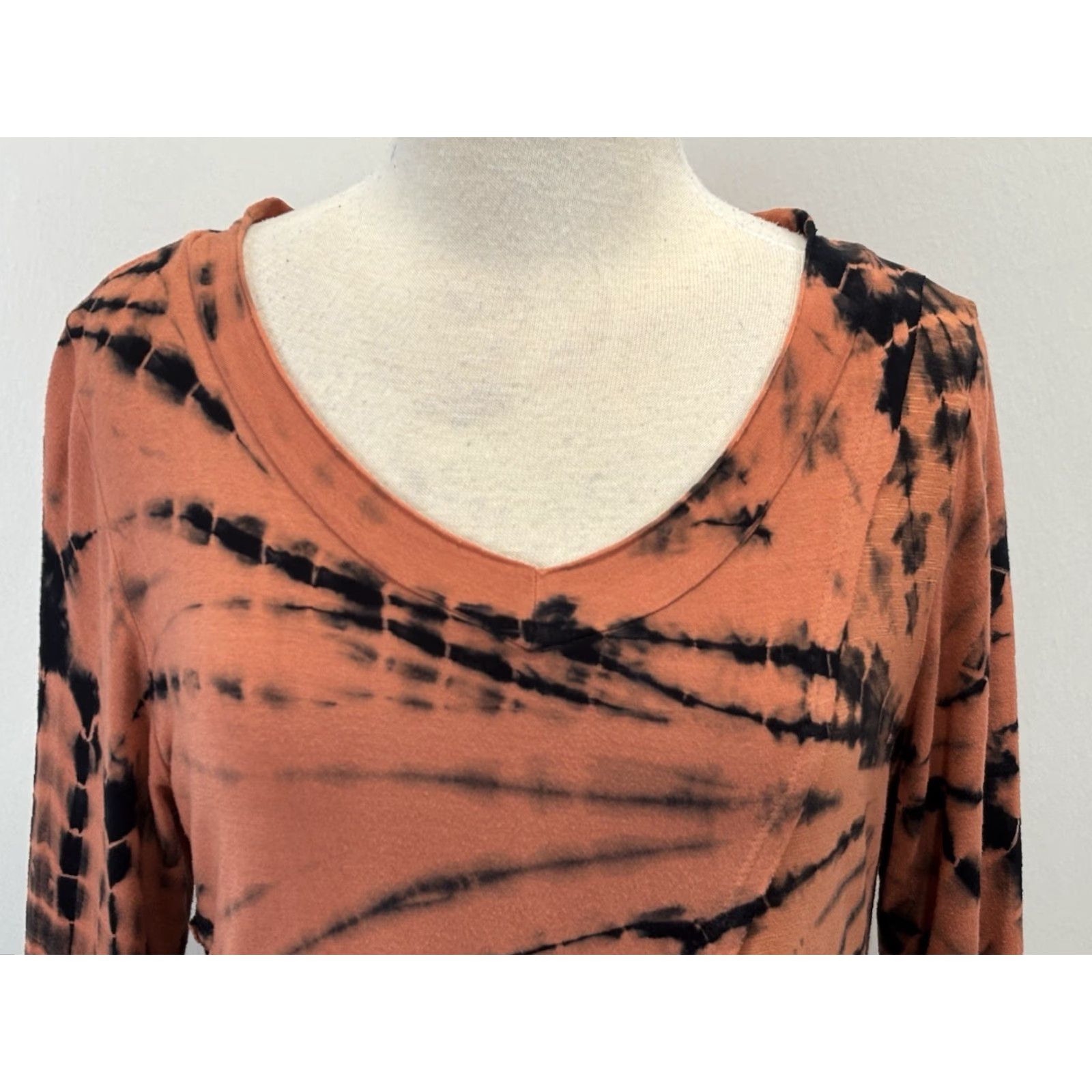 Soft Surroundings Soft Surroundings Tie Dye Tunic Top Shirt Women’s M Orange Bohemian Hippie Long Sleeve Pullover Casual Rayon Blend Asymmetric Hem Size M / US 6-8 / IT 42-44 - 5 Thumbnail