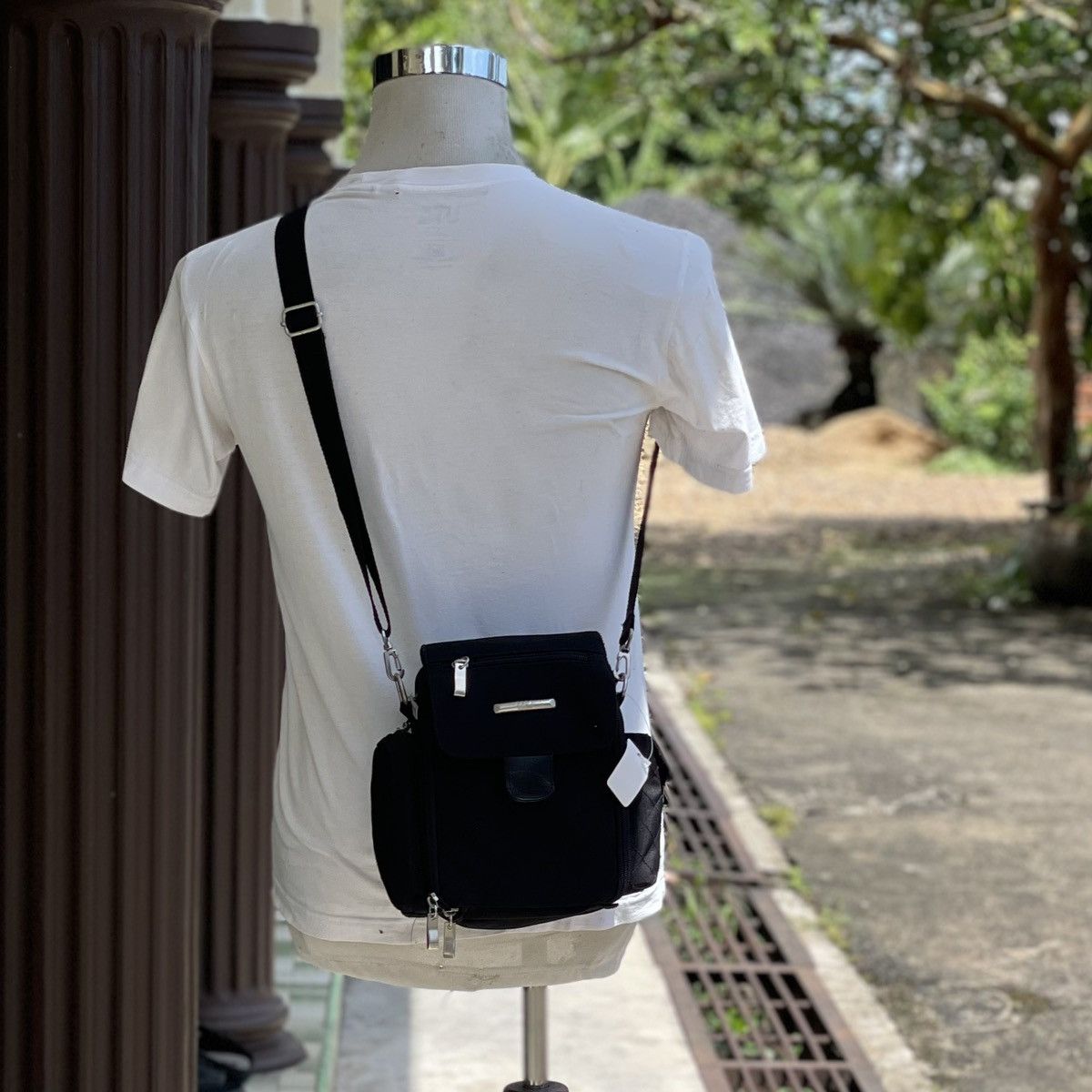 Hypebeast RARA FASHION MULTI-POCKET CROSSBODY/SLING BAG Size ONE SIZE - 1 Thumbnail