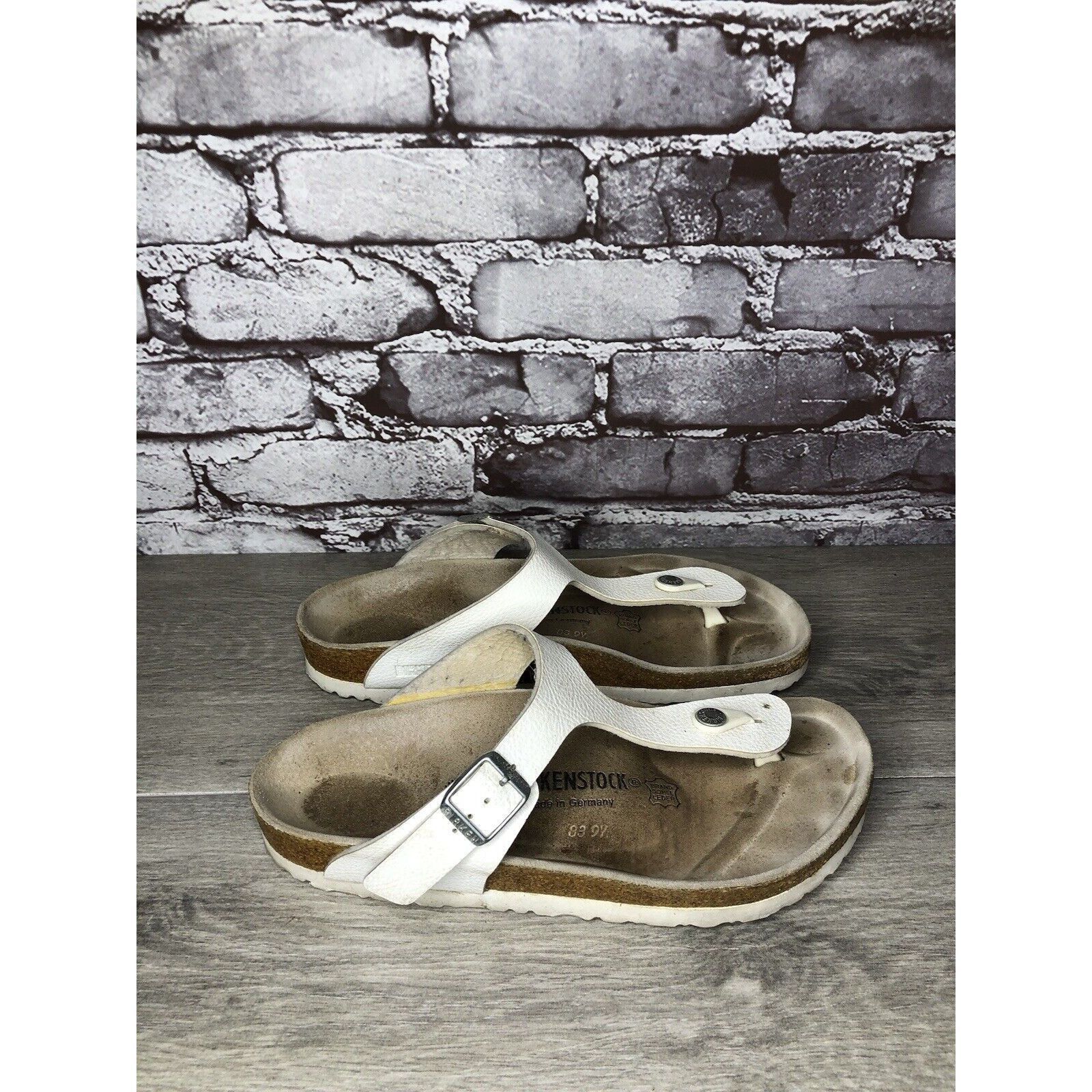 Birkenstock Birkenstock Gizeh White Leather Buckle Strap Cork Sandals Wo Size US 8.5 / IT 38.5 - 17 Thumbnail