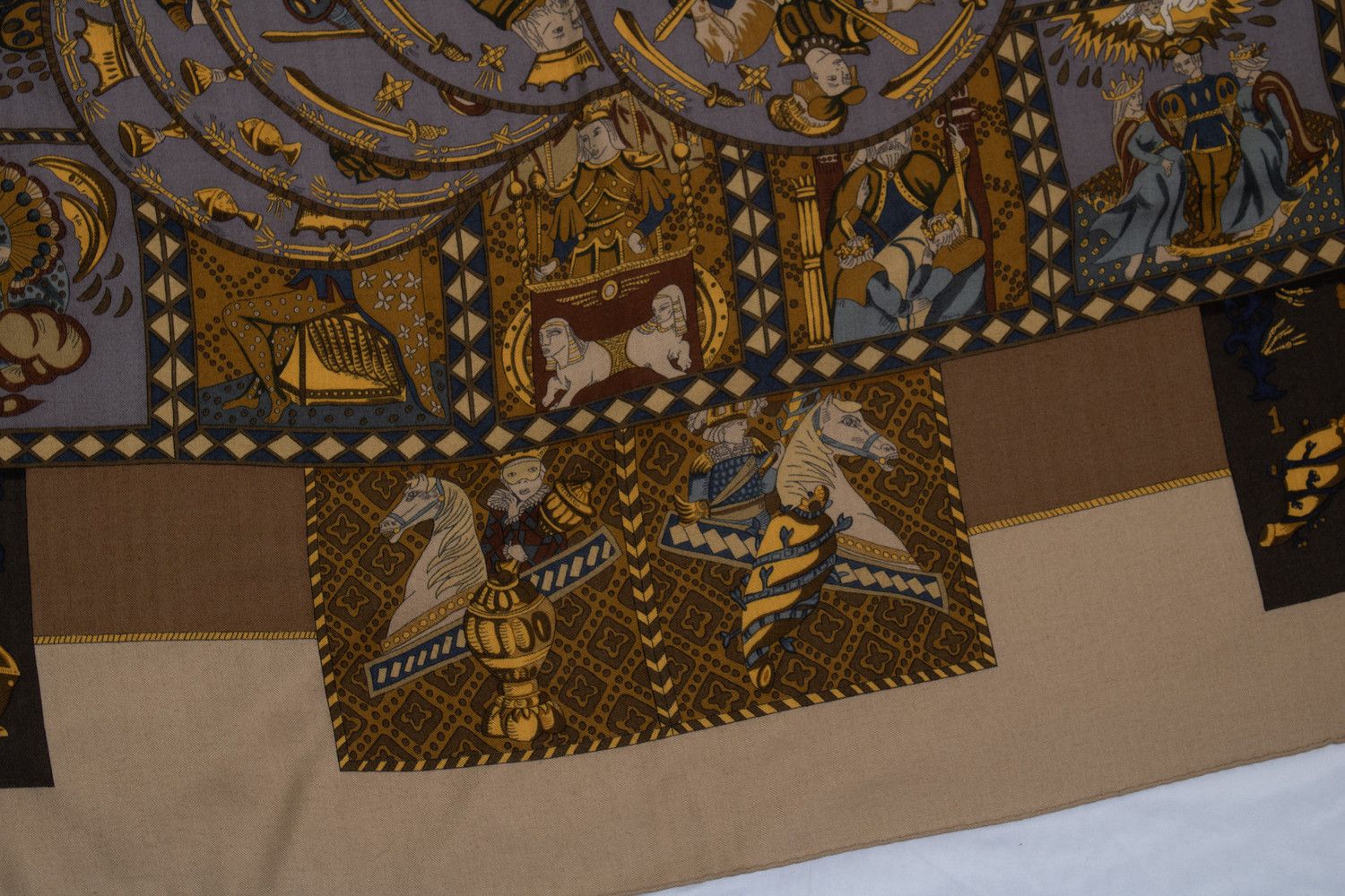 Hermes Hermes, Le tarot cashmere scarf in beige and brown Size ONE SIZE - 9 Thumbnail