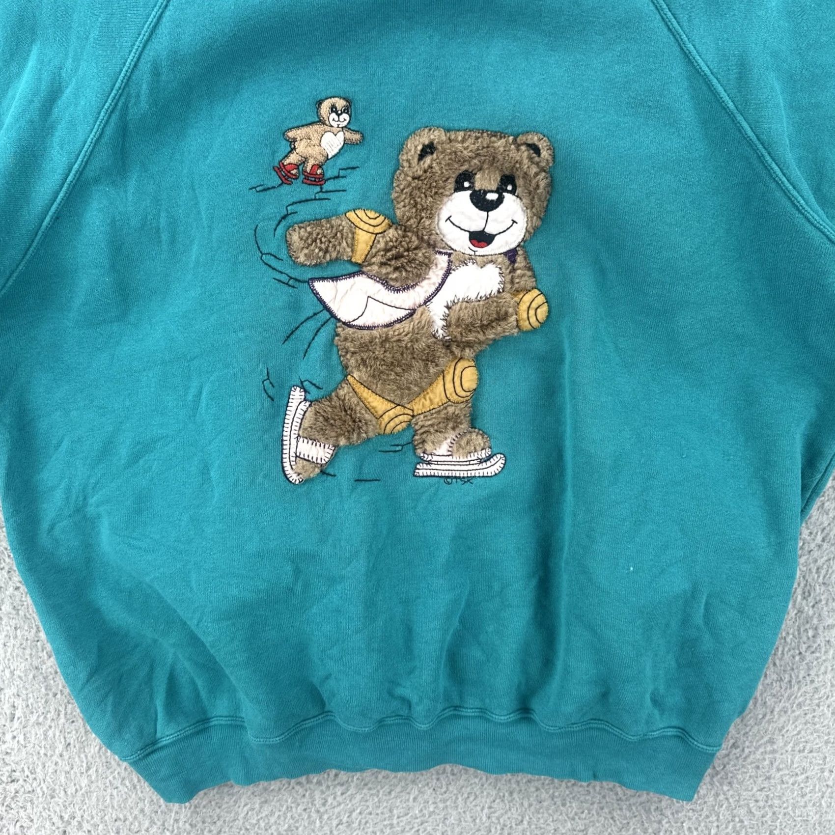 Vintage VINTAGE Unbranded Sweatshirt Shirt Mens L Green Raglan Embroidered 90s Arts & Crafts Skating Bears Size US L / EU 52-54 / 3 - 4 Thumbnail