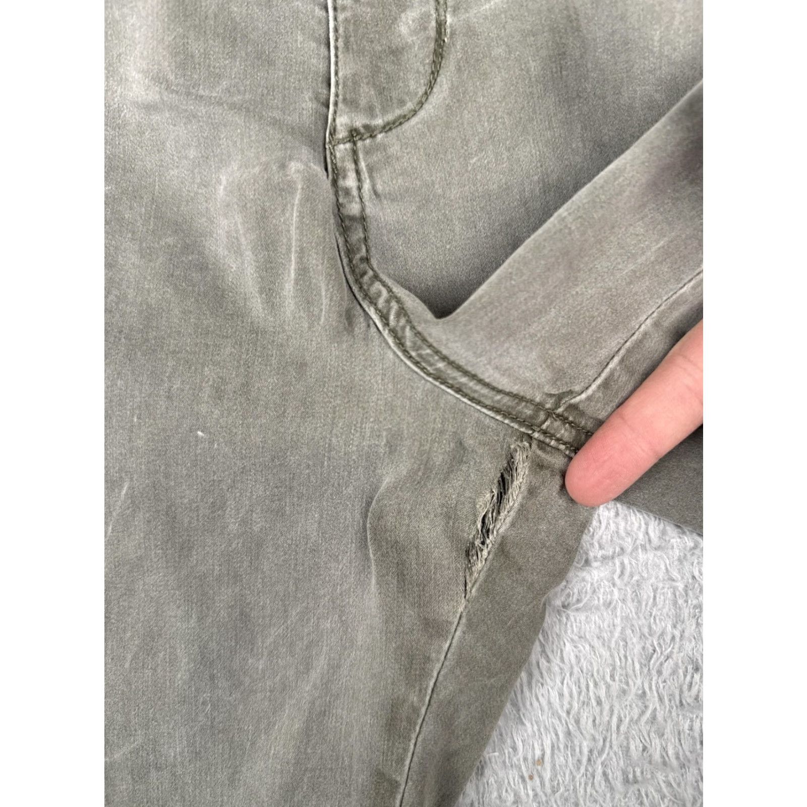Tommy Bahama Tommy Bahama Shorts Mens 40 Gray Chino Flat Front Casual Cotton Blend Walk Size US 40 / EU 56 - 2 Thumbnail