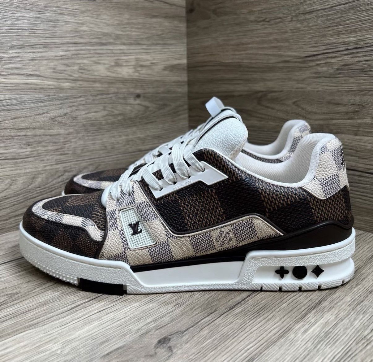 Louis Vuitton Louis Vuitton Trainer Sotheby's Damier Sneakers J41 Size US 8 / EU 41 - 1 Thumbnail
