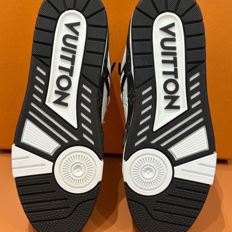Louis Vuitton Louis Vuitton Sports Low Top Sneakers for Men and Women -25 Size US 8.5 / EU 41-42 - 2 Thumbnail