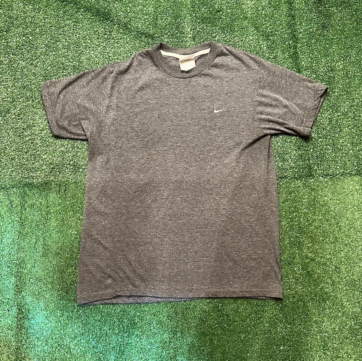 Nike Vintage Y2K Nike Silver Tag T-Shirt Size L Size US L / EU 52-54 / 3 - 1 Thumbnail