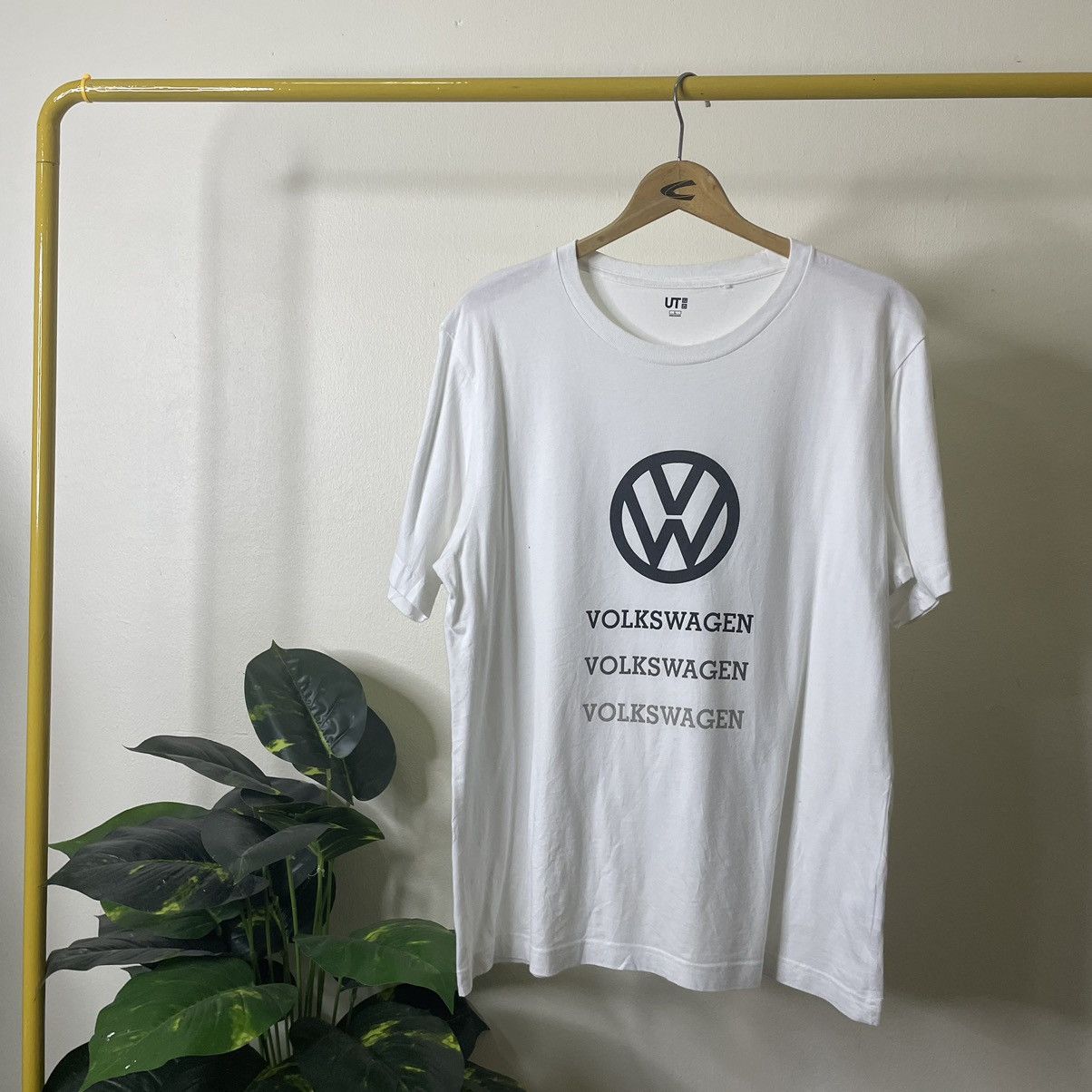 Japanese Brand × Uniqlo Volkswagen Official Licensed Product Collaboration T Shirt Size US L / EU 52-54 / 3 - 1 Thumbnail