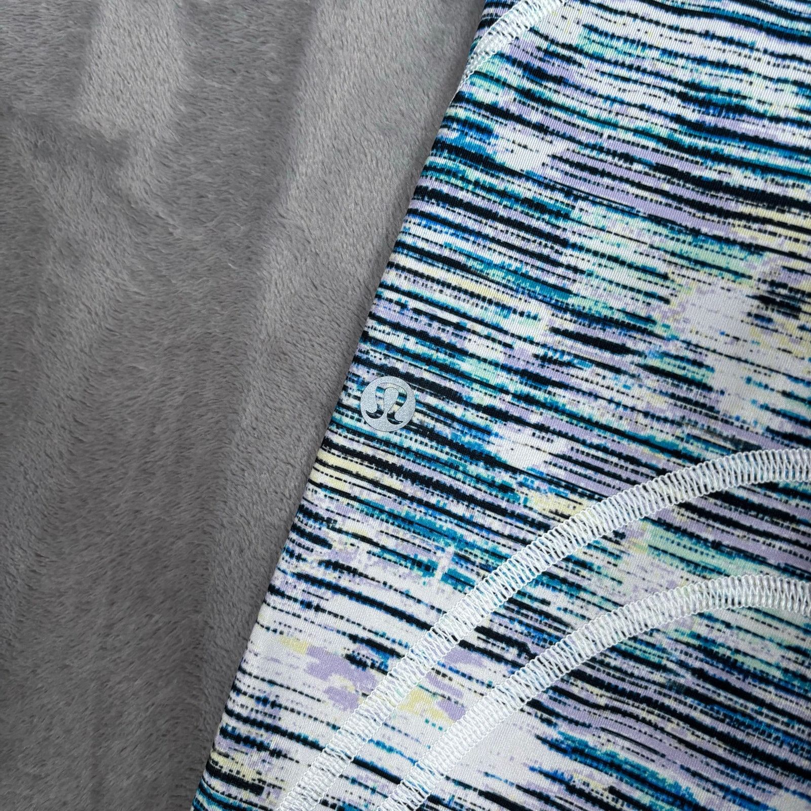 Lululemon Lululemon Multi Color Printed Crop Leggings Size 6 Size 28" / US 6 / IT 42 - 3 Thumbnail
