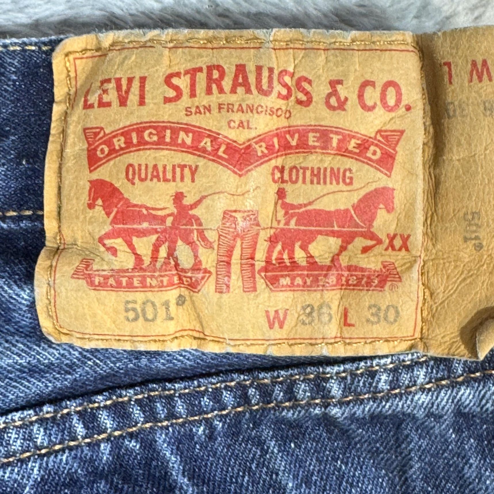 Levi's VINTAGE Levi's 501 Jeans Mens 36x30 Blue Button Fly Straight denim Made Poland Size US 36 / EU 52 - 4 Thumbnail