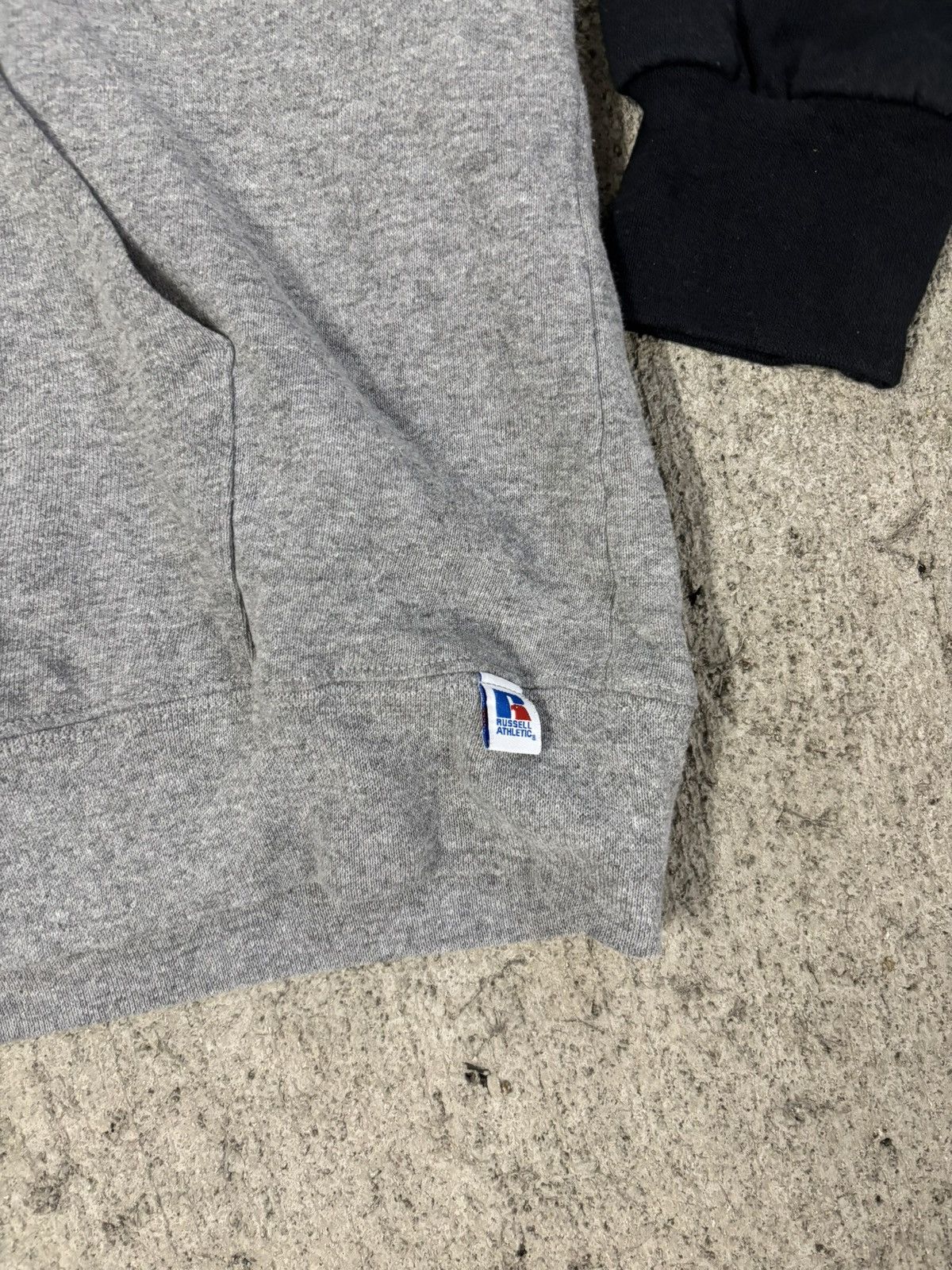 Russell Athletic × Vintage Black and greyBlank Russell athletic crewneck sweatshirt Size US L / EU 52-54 / 3 - 3 Thumbnail