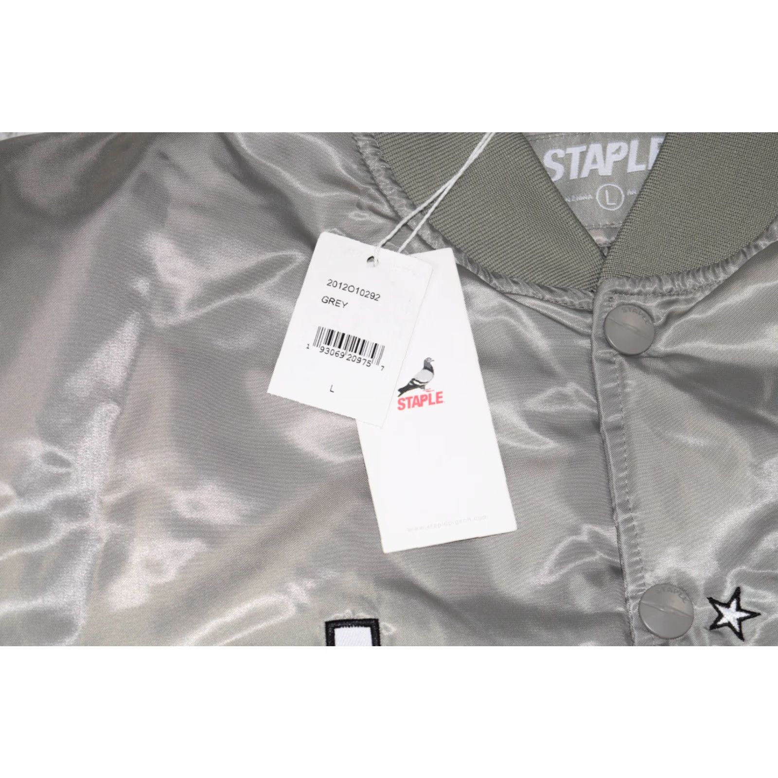 Vintage VINTAGE Staple Pigeon Grey Satin Bomber Jacket Mens Large Size L Satin Bomber Streetwear 80s Logo Pigeon Size US L / EU 52-54 / 3 - 3 Thumbnail