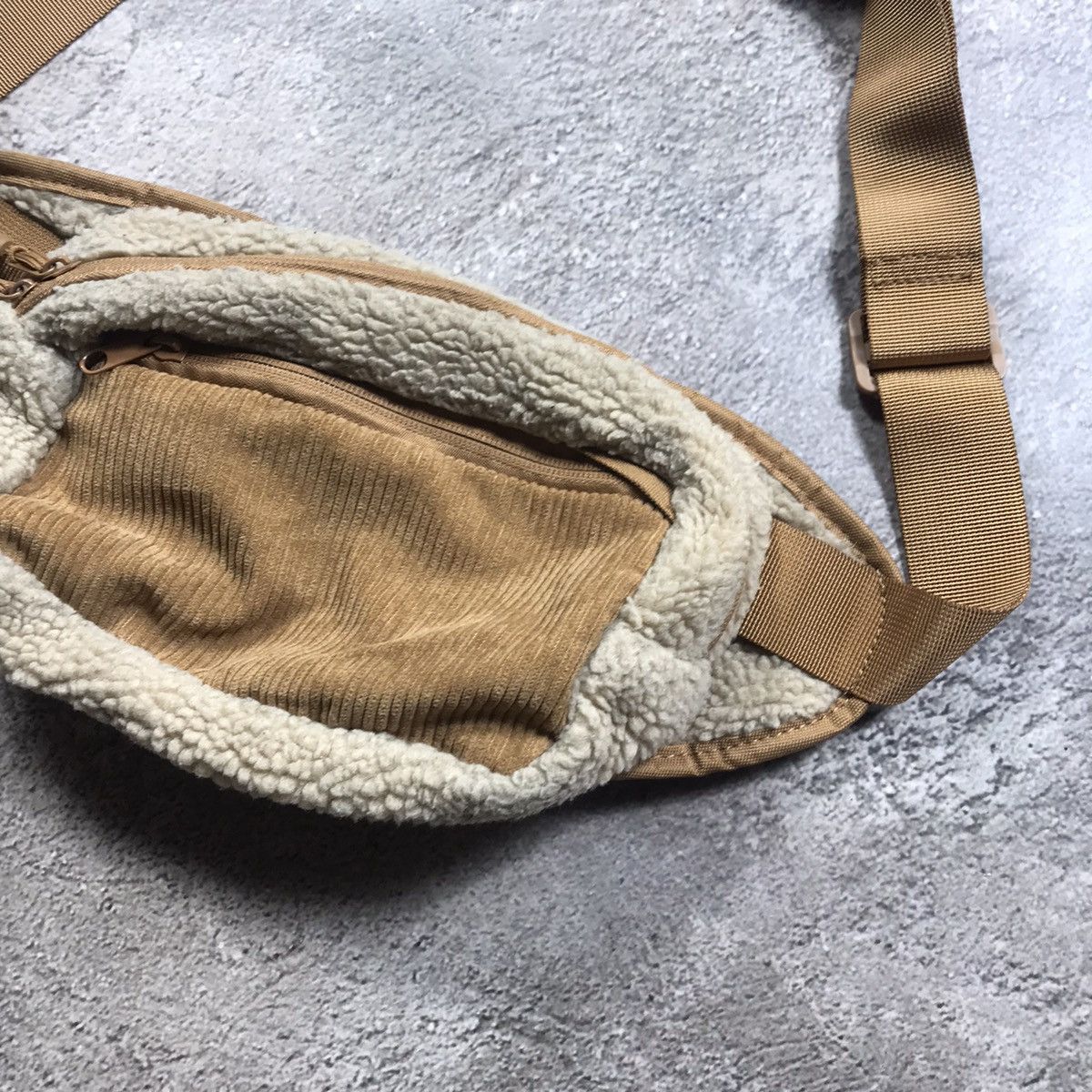 Vintage Vintage 90s Banana Waist Bag Japan Y2K Streetwear Tapered OS Size ONE SIZE - 3 Thumbnail