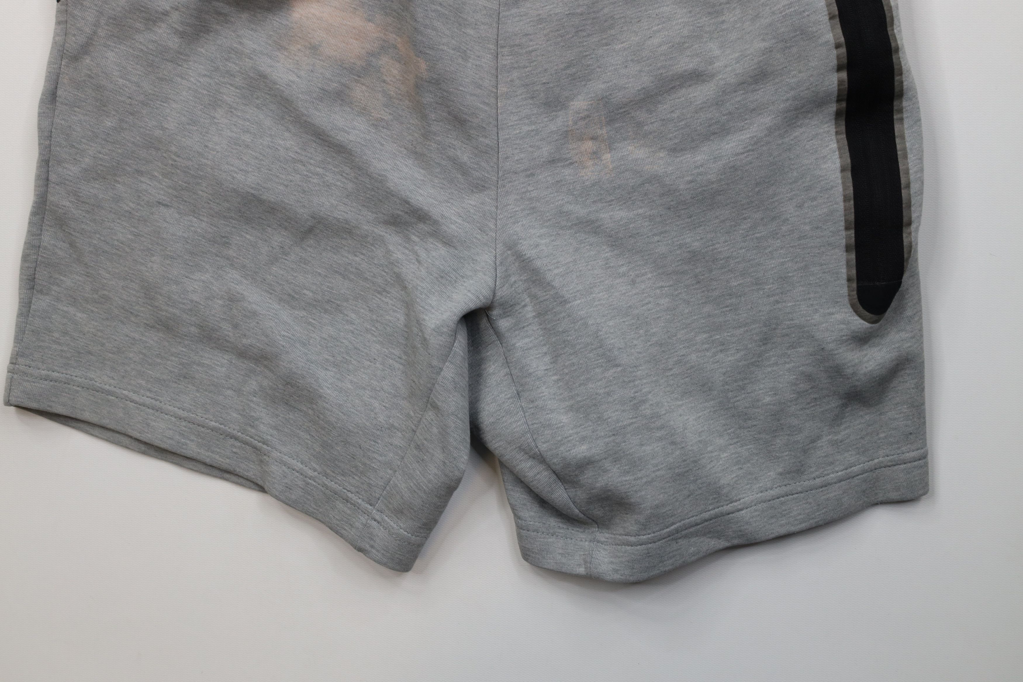 Nike Nike Tech Fleece Spell Out Above Knee Sweatpants Shorts Size US 30 / EU 46 - 12 Thumbnail