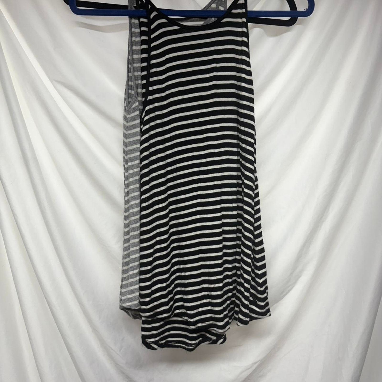 American Eagle Outfitters American eagle grey and white Size S / US 4 / IT 40 - 1 Thumbnail