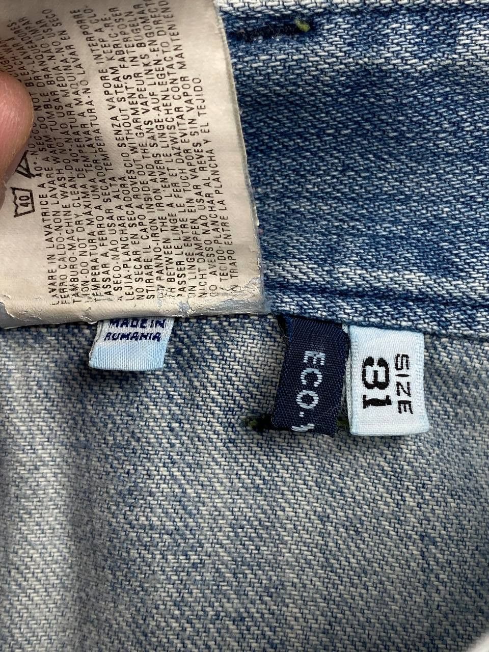 Armani Vintage Armani Jeans Denim Jeans Big Logo Metal Logo Men Size US 31 - 15 Thumbnail
