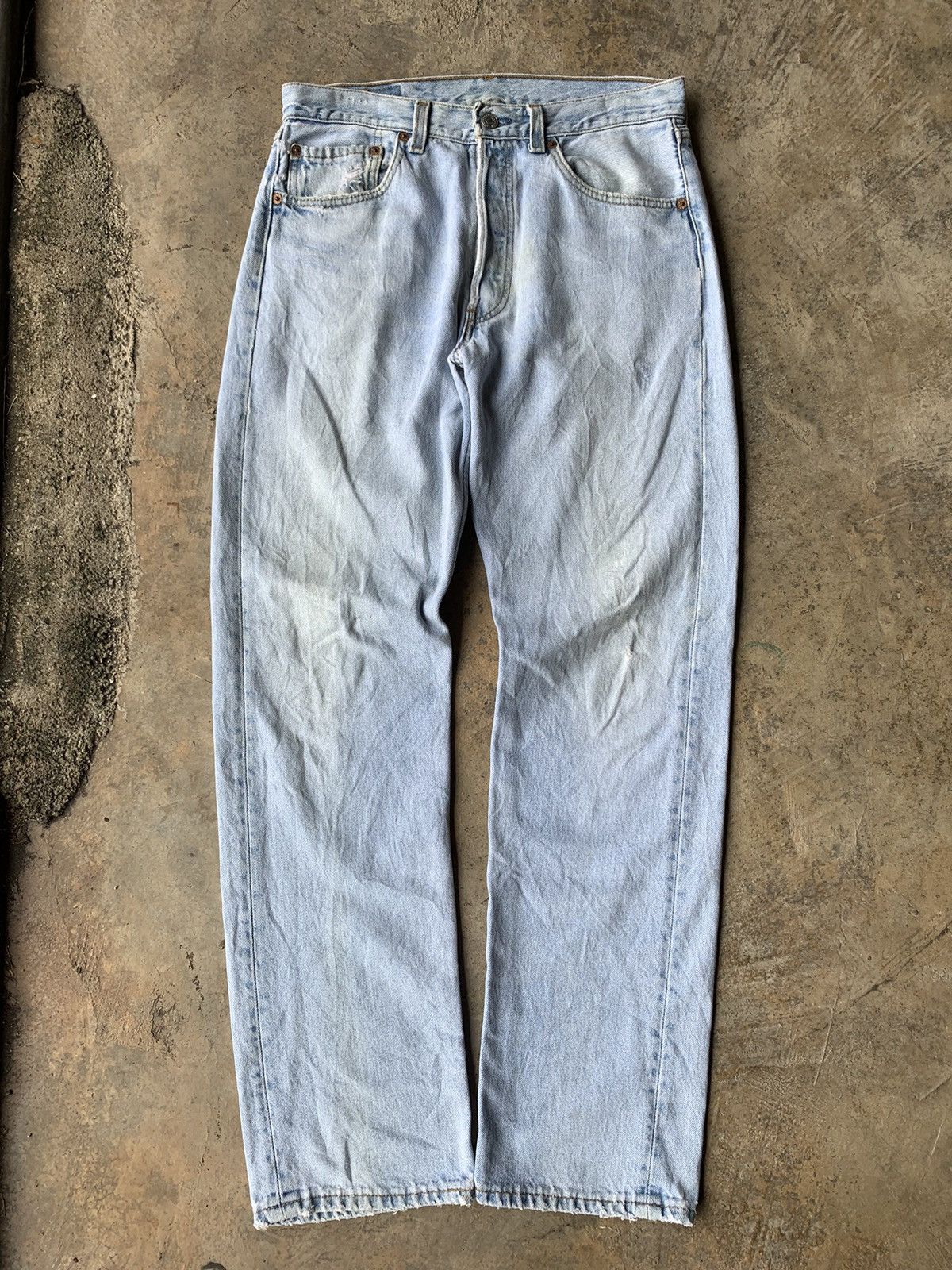 Vintage levi’s 501 distressed jeans 90s