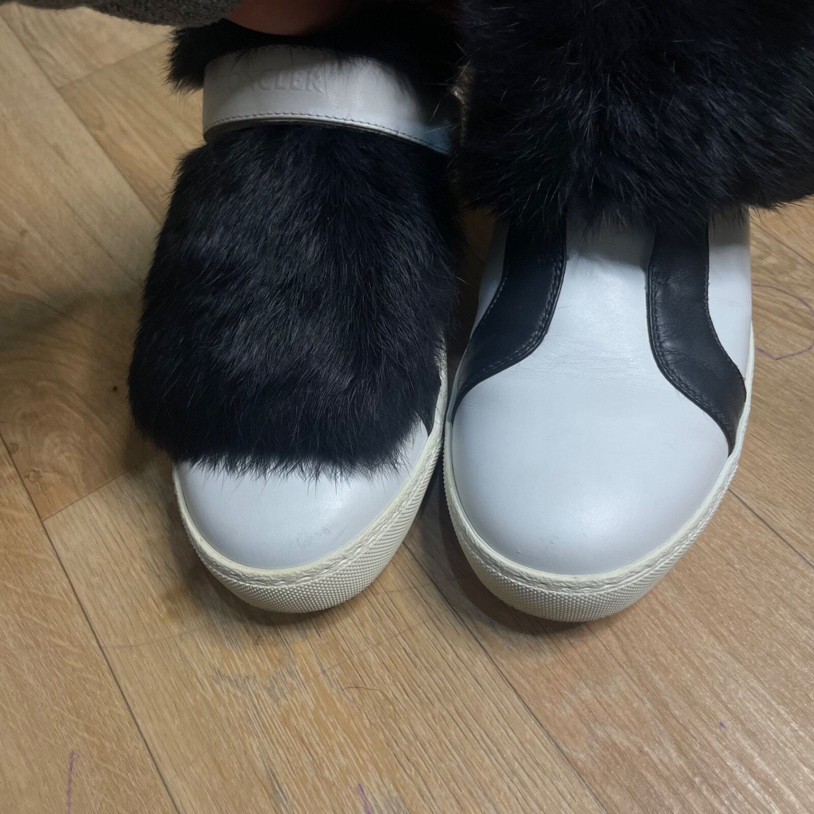 Moncler MONCLER women's shoes sneakers leather LUCIE FUR Low Top Size US 9 / IT 39 - 8 Thumbnail