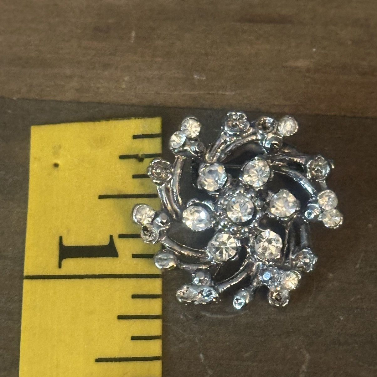 Vintage Vintage silver tone clear rhinestone flower brooch Size ONE SIZE - 2 Thumbnail