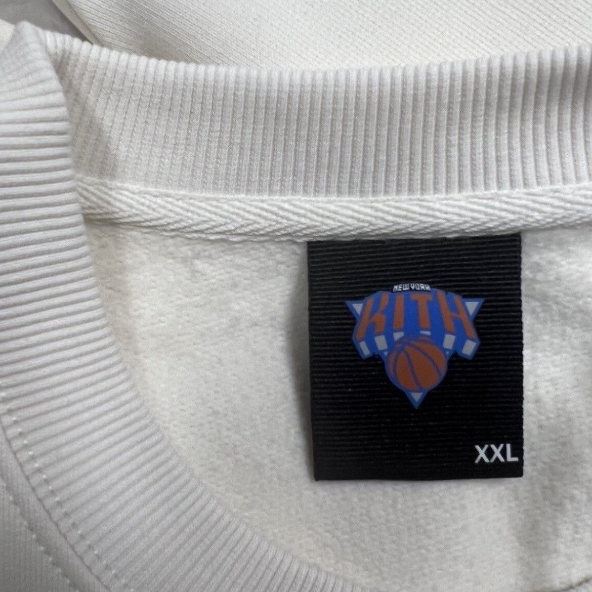 Kith × NBA KITH x New York KNICKS Retro NY Nelson Crewneck Sweater Size US XXL / EU 58 / 5 - 5 Thumbnail