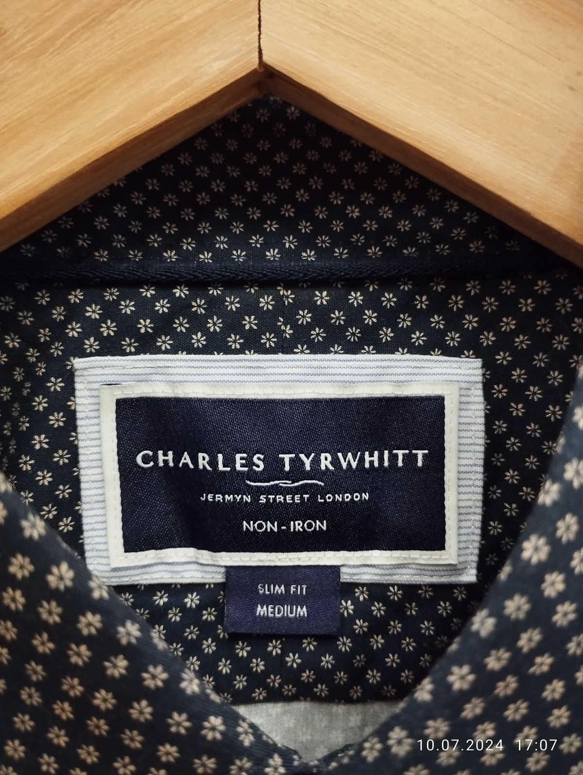 Charles Tyrwhitt Charles Tyrwhitt Mens Button Down Slim Fir Casual Shirt Size US M / EU 48-50 / 2 - 3 Thumbnail