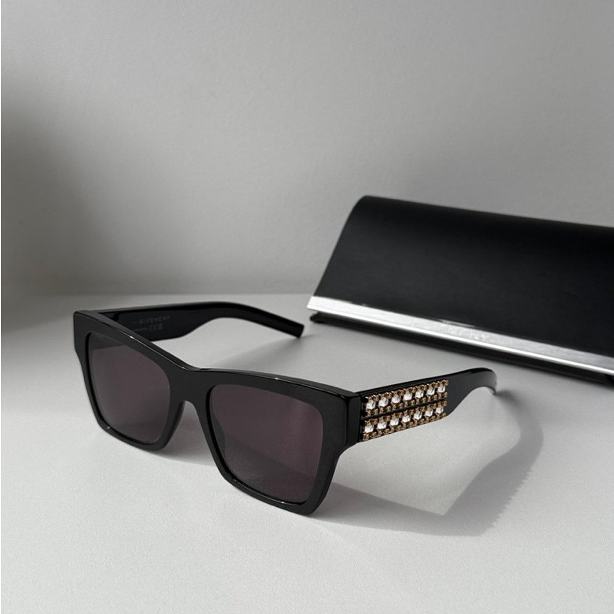 Givenchy NEW Givenchy GV40076I Cat Eye Black Crystal  display picture 1