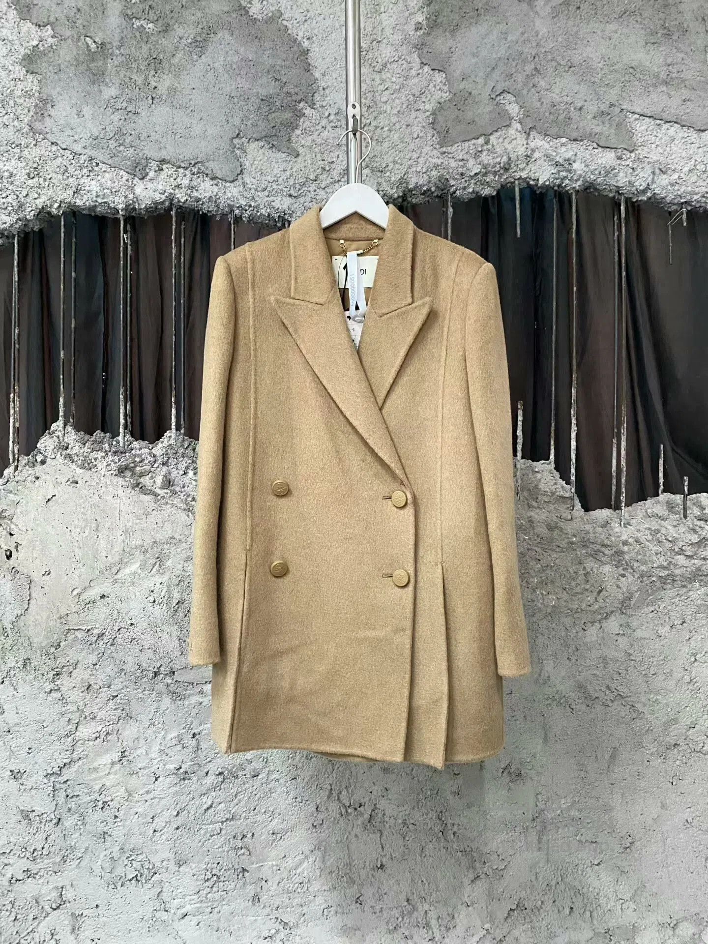 Fendi Fendi Cashmere Blazer in Beige. Size M / US 6-8 / IT 42-44 - 1 Thumbnail