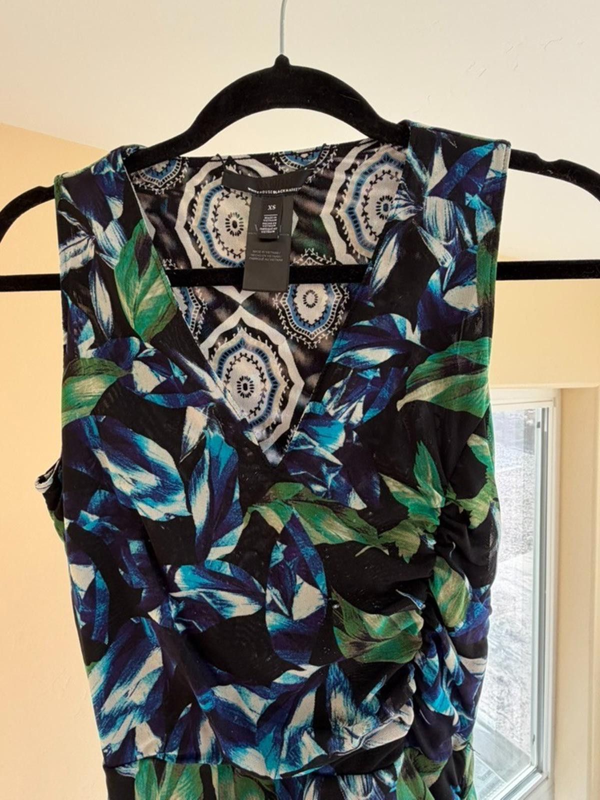 Other WHBM XS Blue Green Floral Ruched Dress V Neck Black Green Size XS / US 0-2 / IT 36-38 - 1 Thumbnail