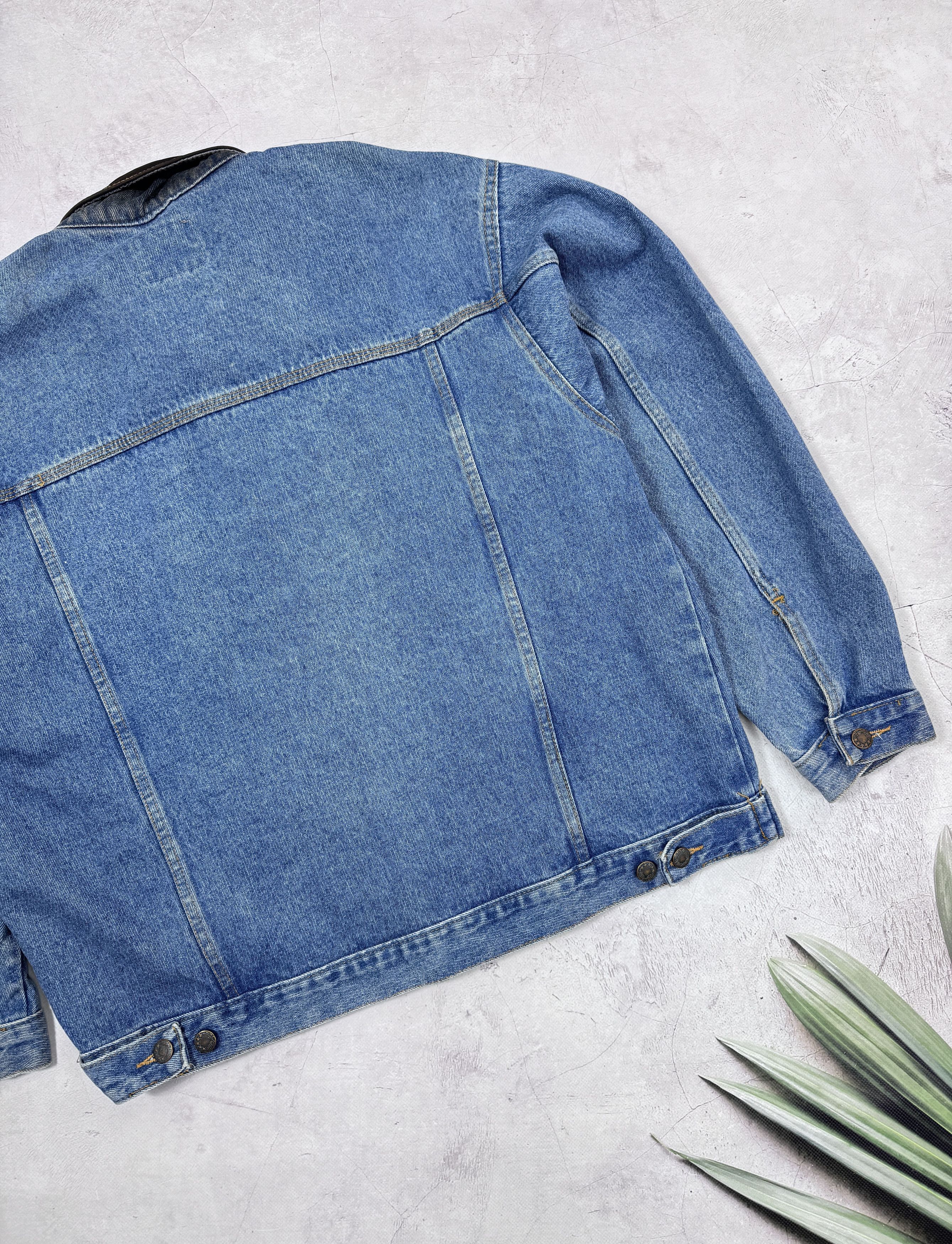 Marlboro × Vintage Vintage Marlboro Denim Jacket & Leather Collar Size US XL / EU 56 / 4 - 19 Thumbnail