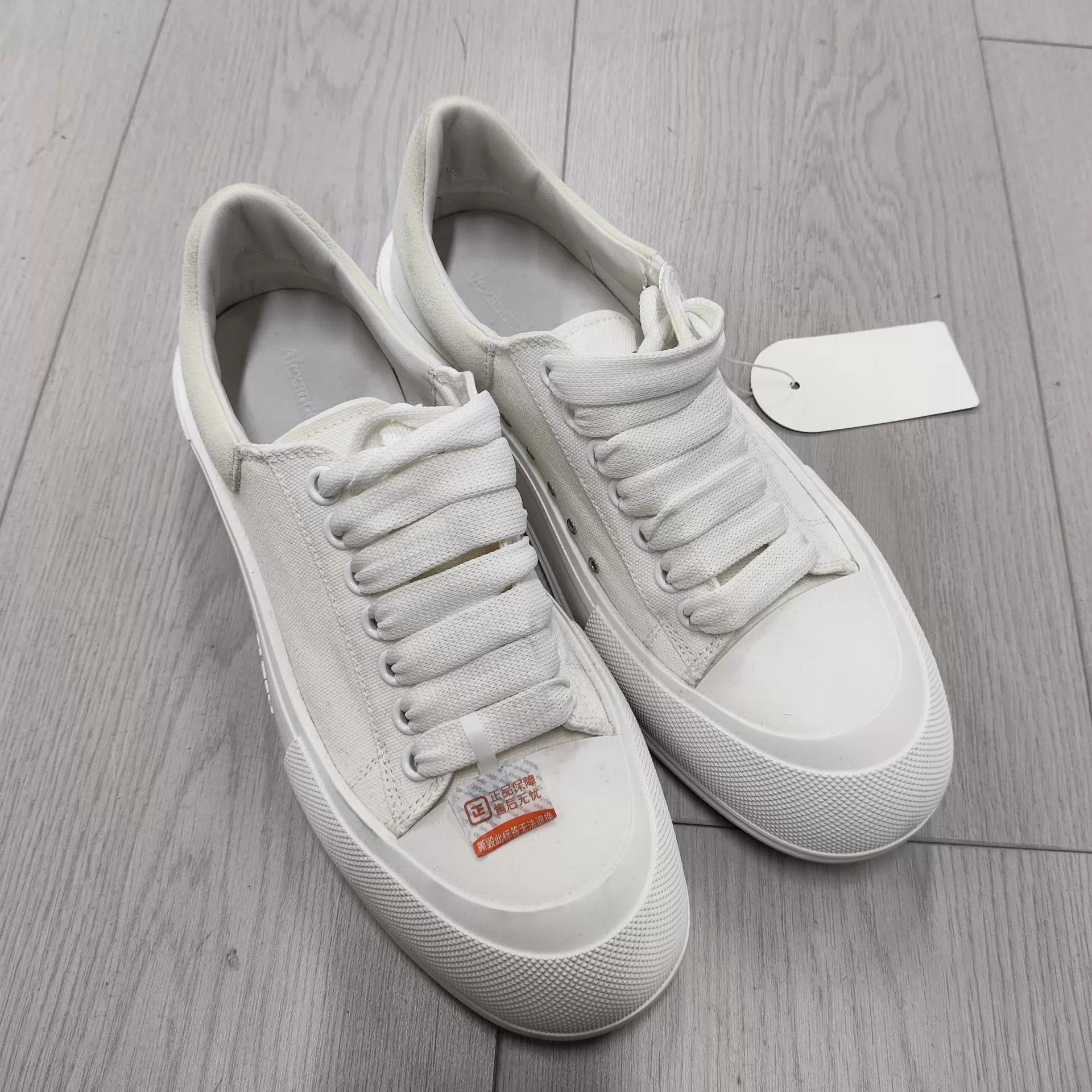 Alexander McQueen McQueen canvas sneakers white size 40 260108VHHCB03 Size US 7 / EU 40 - 1 Thumbnail