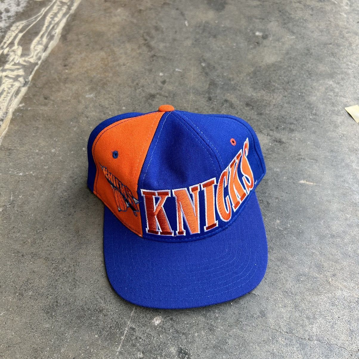 NBA × Starter × Vintage 90s New York Knicks two-tone wraparound snapback Size ONE SIZE - 2 Thumbnail
