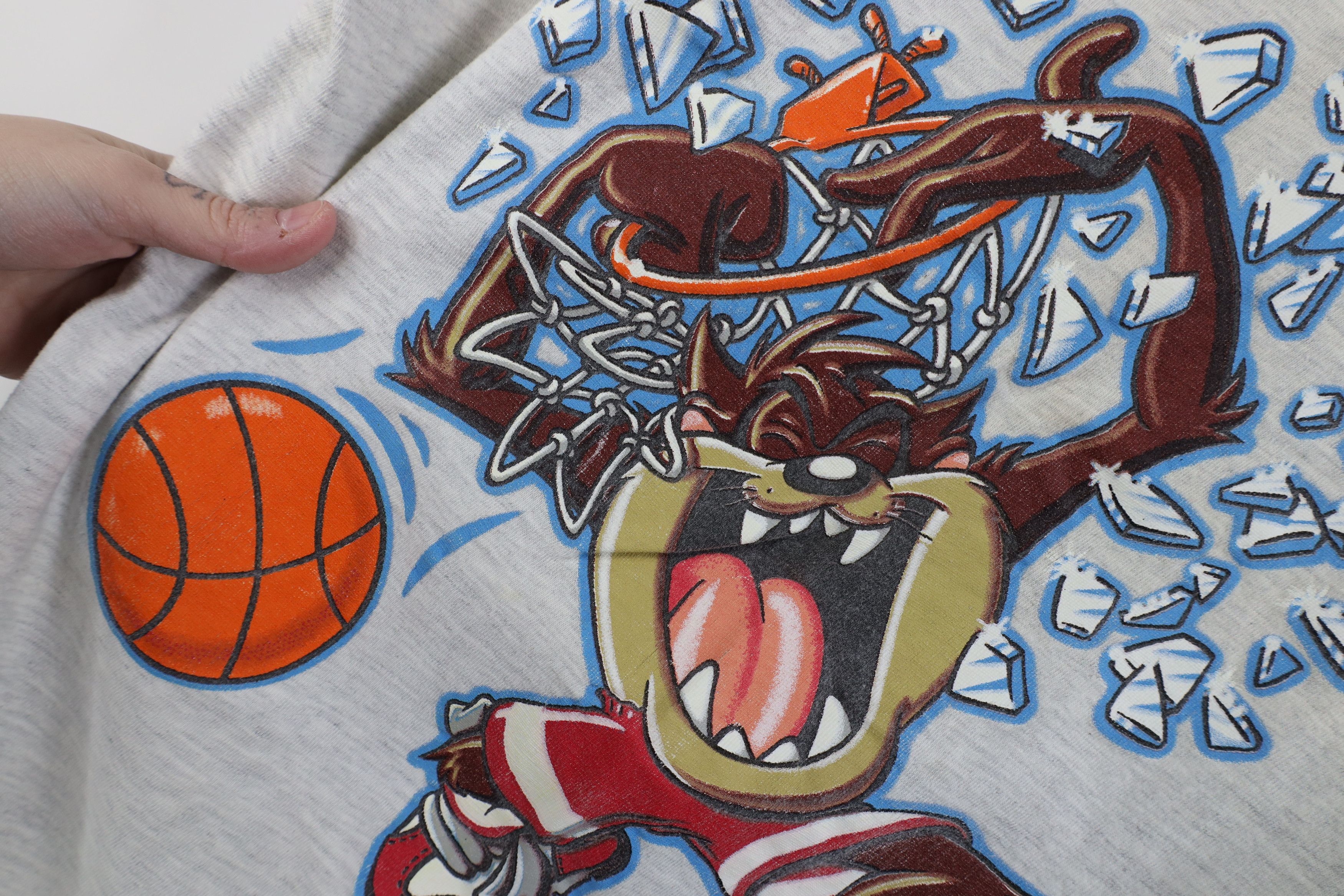 Vintage Vintage 90s Looney Tunes Tazmanian Devil Basketball T-Shirt Size US XL / EU 56 / 4 - 6 Thumbnail