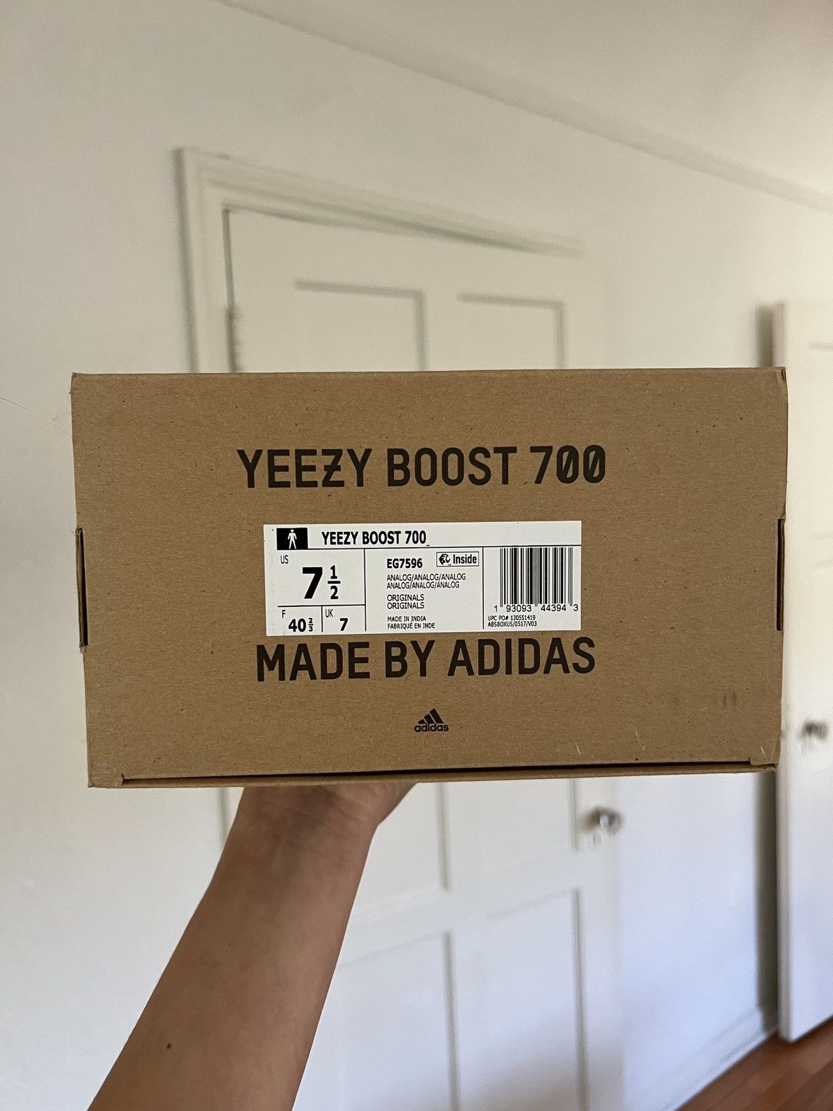 Adidas × Yeezy Yeezy Boost 700 Size US 7.5 / EU 40-41 - 7 Thumbnail