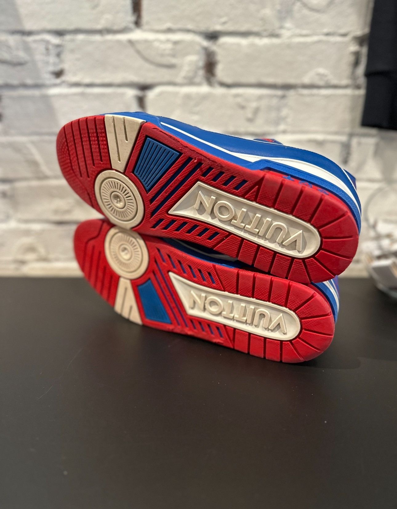 Louis Vuitton Louis Vuitton Superman Sneakers Clean NB Size 9.5LV Size US 9.5 / EU 42-43 - 4 Thumbnail