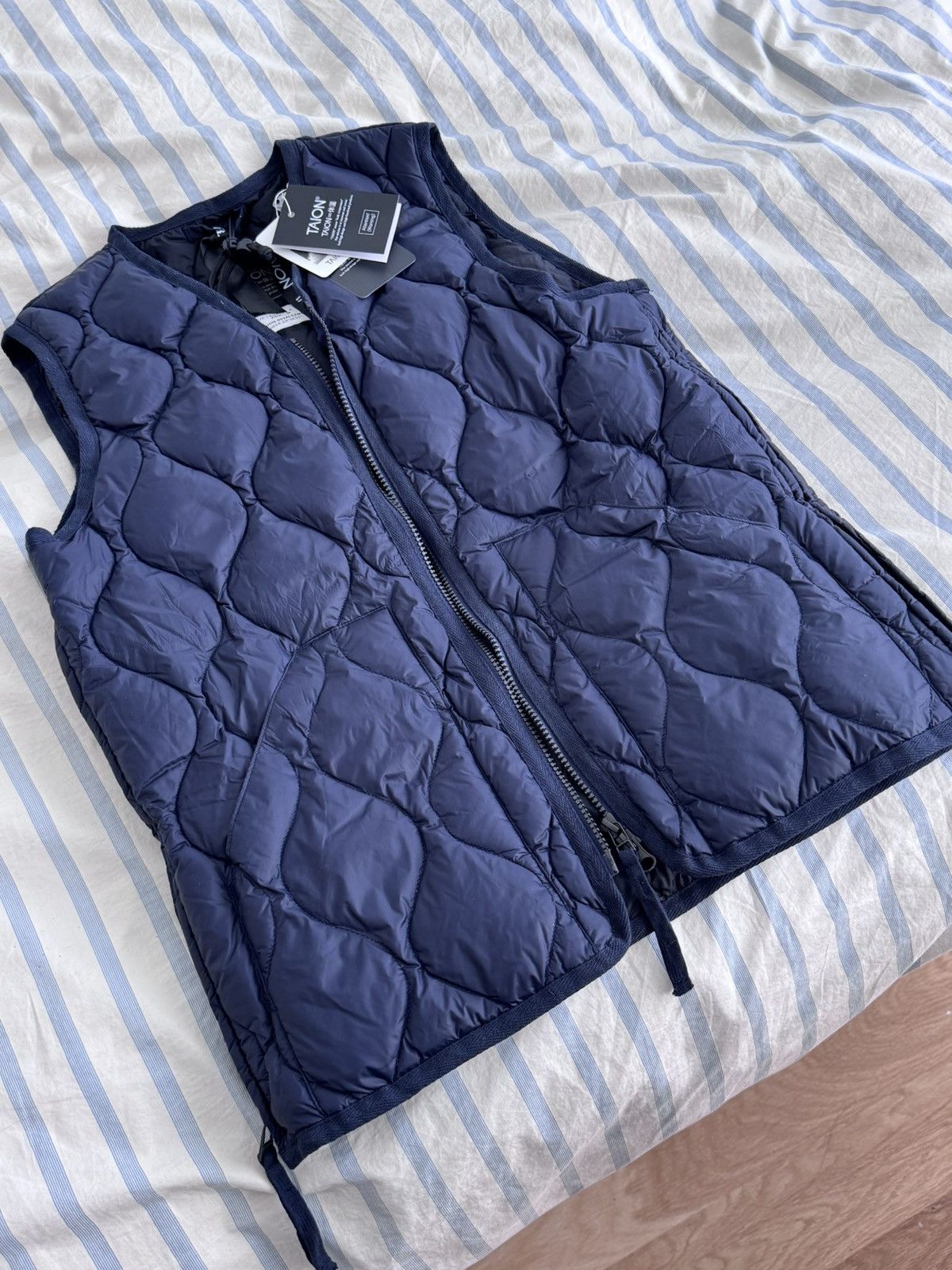 TAION Taion Military V-Neck Soft Shell Down Vest Size US S / EU 44-46 / 1 - 7 Thumbnail