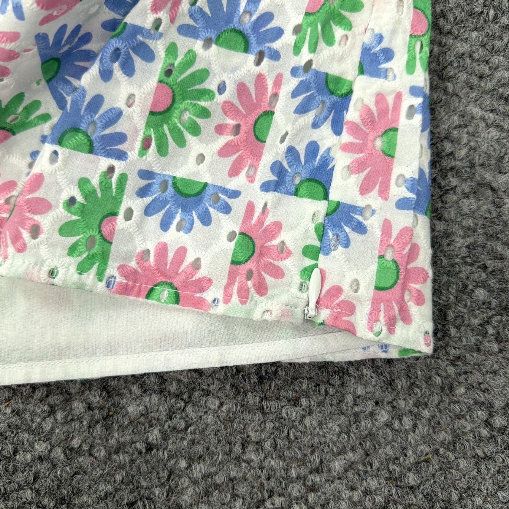 Talbots Talbots Blouse Womens Large Daisy Floral Eyelet Sleeveless Button Cotton Size L / US 10 / IT 46 - 4 Thumbnail