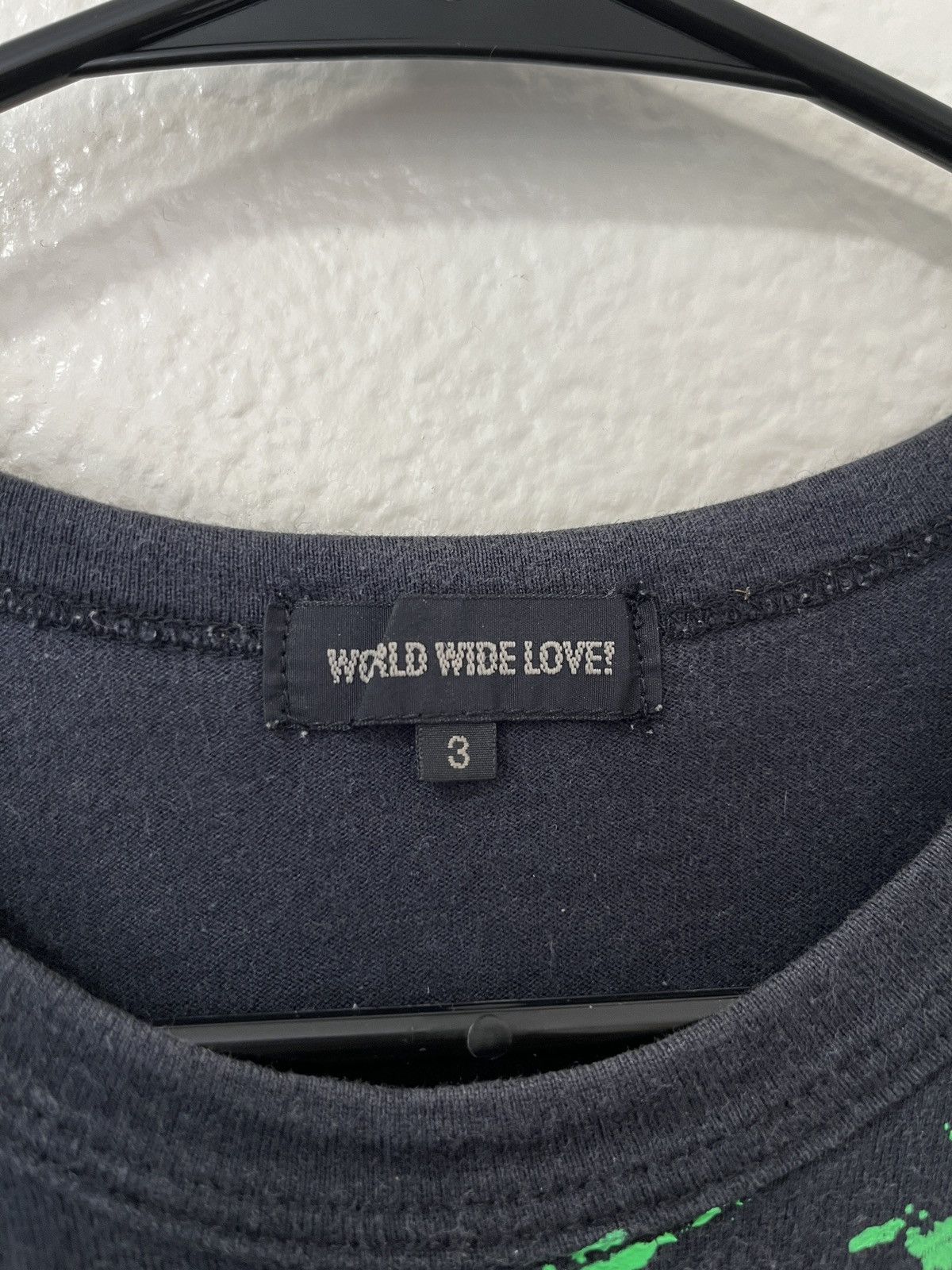 Vintage 1993 WORLD WIDE LOVE Green-Screen Graphic Size US M / EU 48-50 / 2 - 4 Thumbnail