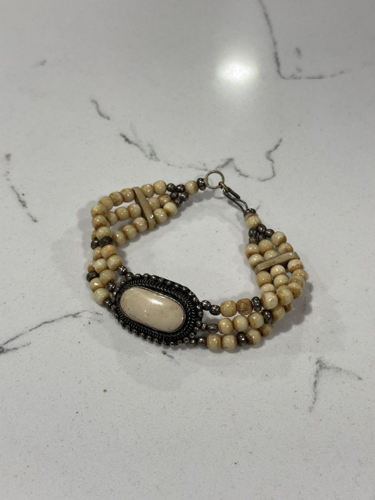 Jewelry Vintage bone beads and silver tone metal bracelet Size ONE SIZE - 10 Thumbnail