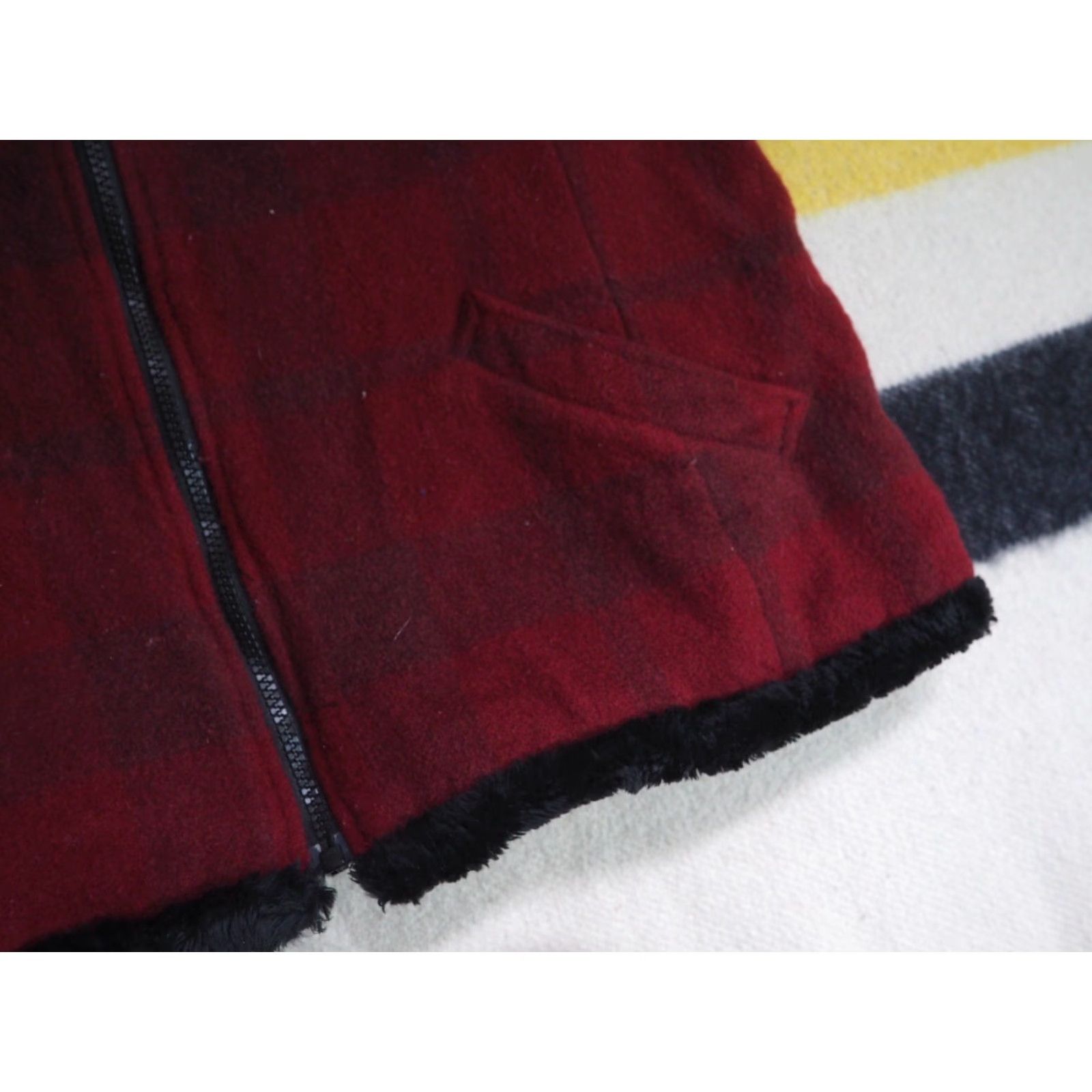 Vintage Woolrich Vest Womens L Wool Blend Full Zip Plaid Shearling Lined Wool Red-Black External Zip Vest Womens L Size L / US 10 / IT 46 - 7 Thumbnail