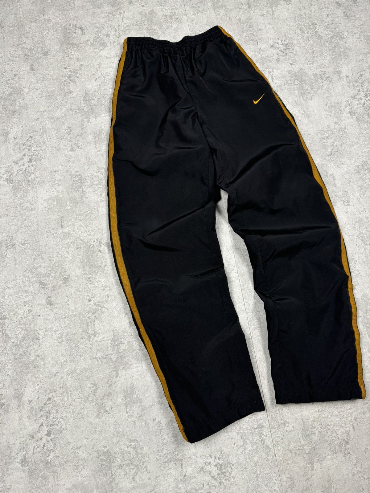 Nike Vintage Nike Y2K Streetwear Sportswear Track Pants Size M Size US 32 / EU 48 - 2 Thumbnail