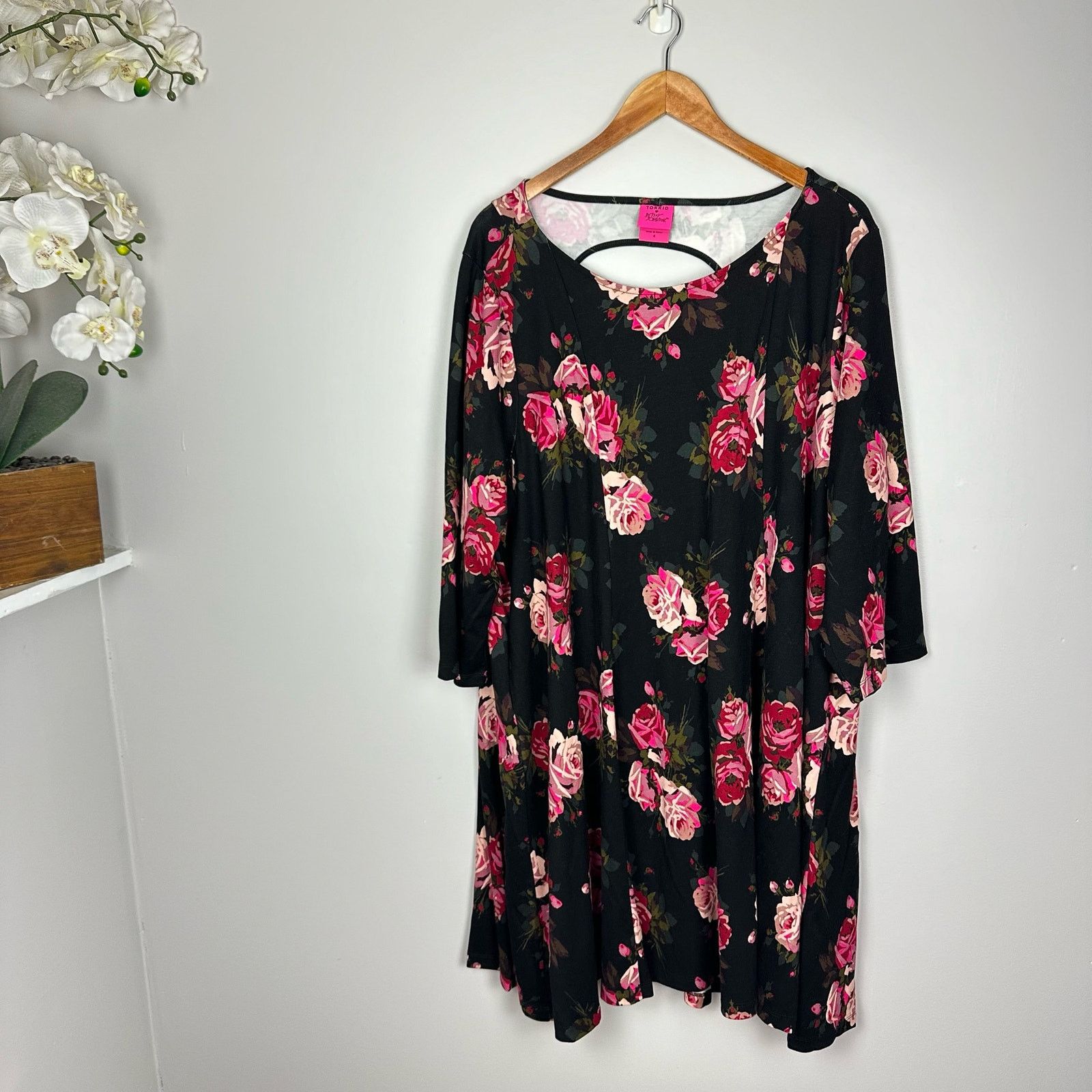 Betsey Johnson Betsey Johnson Black Floral Rose Fit n Flare Jersey Dress 4X Size 4XL / US 24-26 - 3 Thumbnail