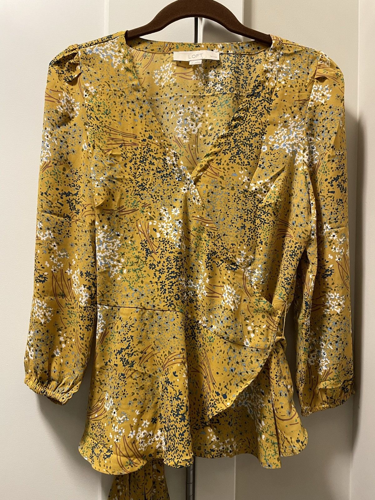 Loft Long sleeved side tie PETITE blouse Size S / US 4 / IT 40 - 1 Thumbnail