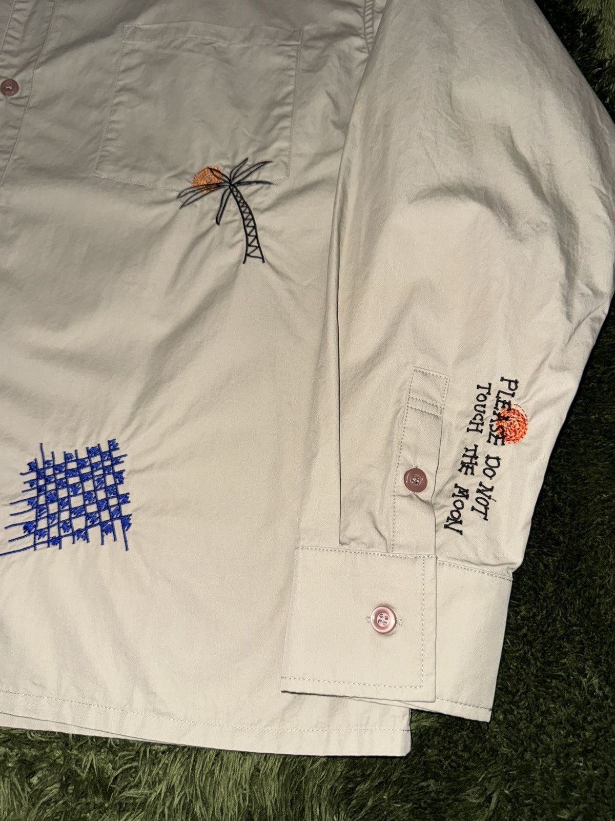 Japanese Brand [L] BIRTHDAYSUIT relaxed Embroidery Doodle Logo Shirt Beige Size US L / EU 52-54 / 3 - 5 Thumbnail