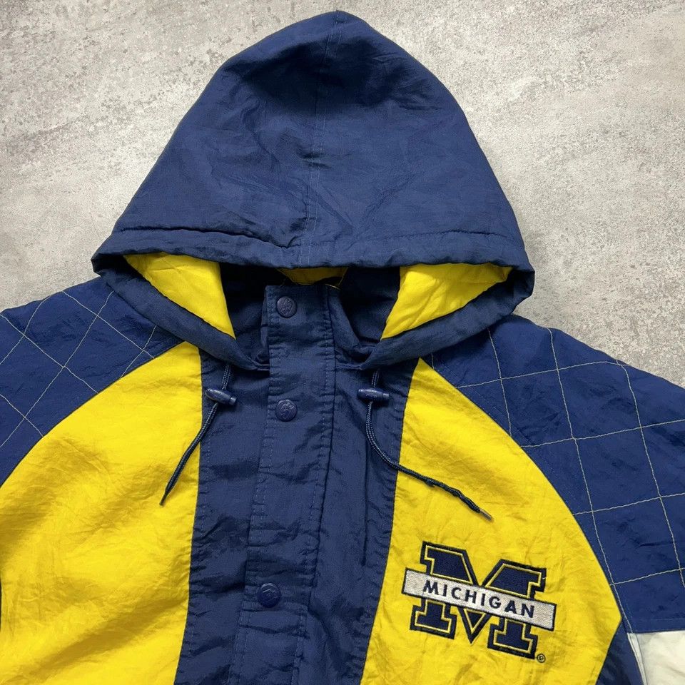 NCAA × Starter × Vintage RARE MICHIGAN WOLVERINES STARTER PUFFER JACKET HOODIE SIZE L Size US L / EU 52-54 / 3 - 4 Thumbnail